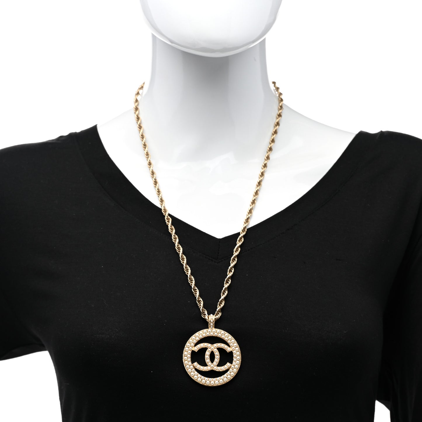 Pearl CC Round Pendant Necklace Gold