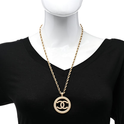Chanel Pearl CC Round Pendant Necklace Gold 2 of 7