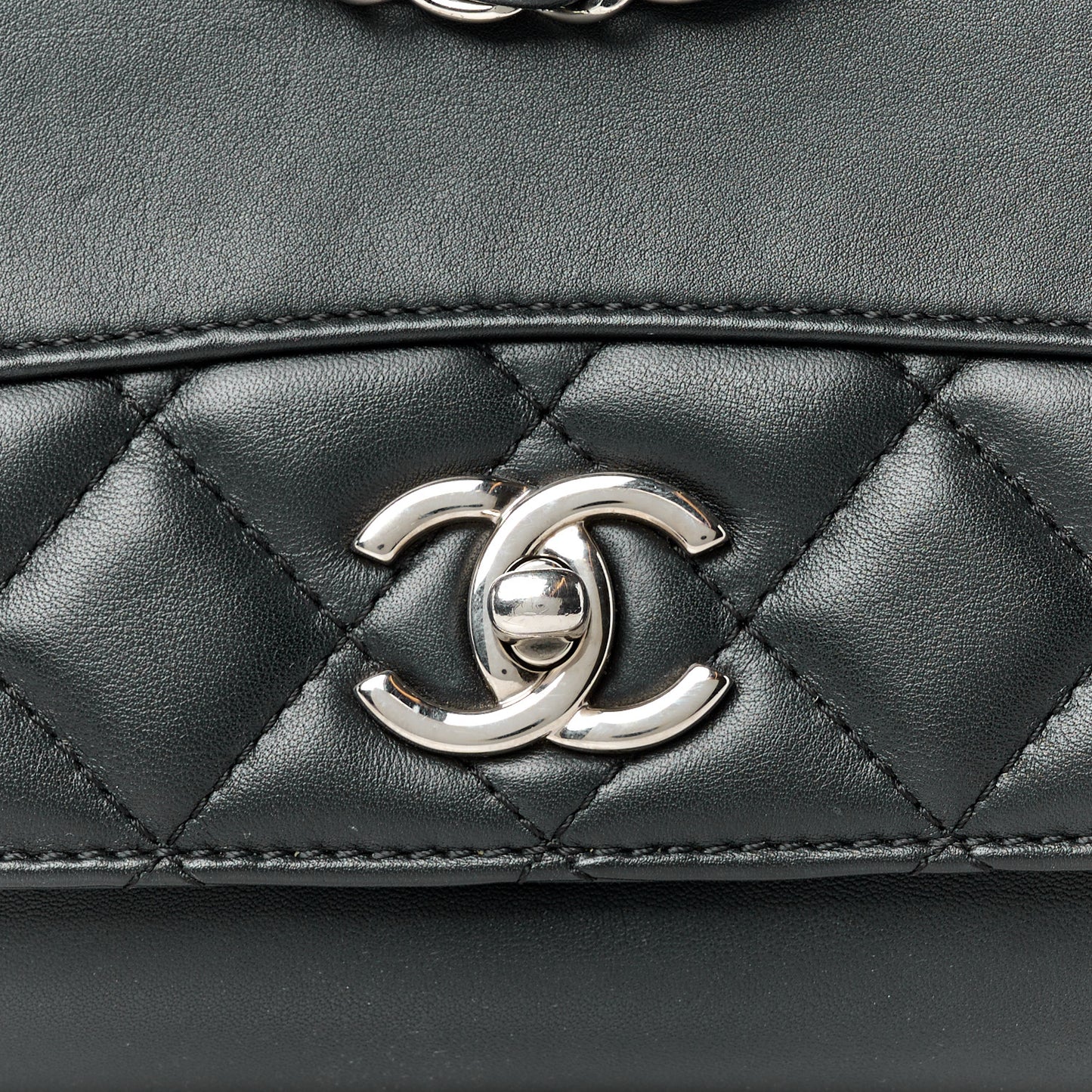 Calfskin Small Tramezzo Flap Black