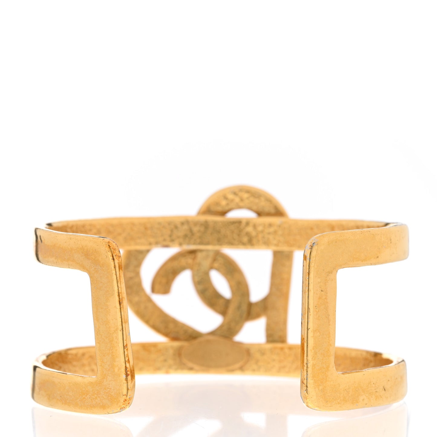 Metal CC Heart Cuff Gold