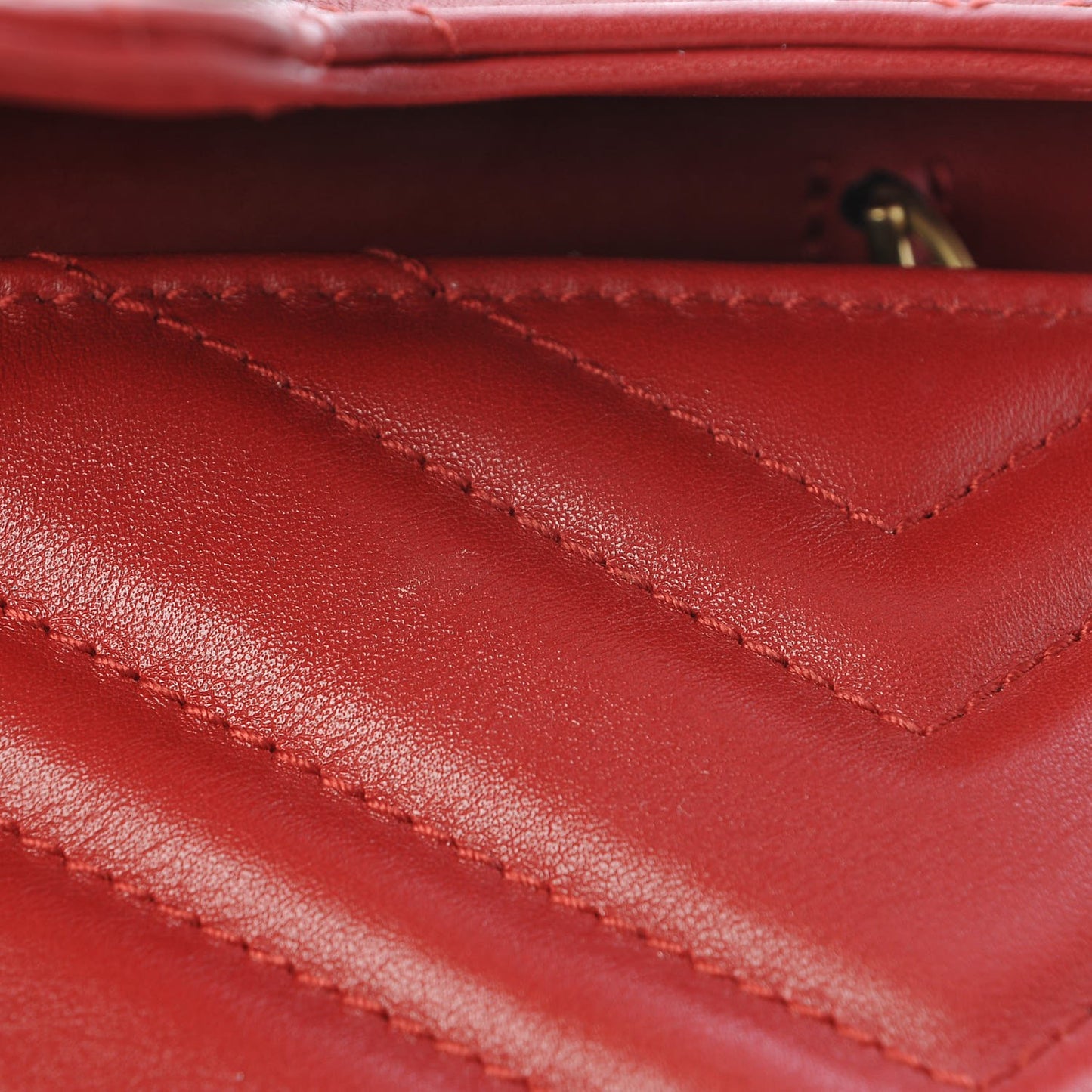 Calfskin Matelasse Super Mini GG Marmont Shoulder Bag Hibiscus Red