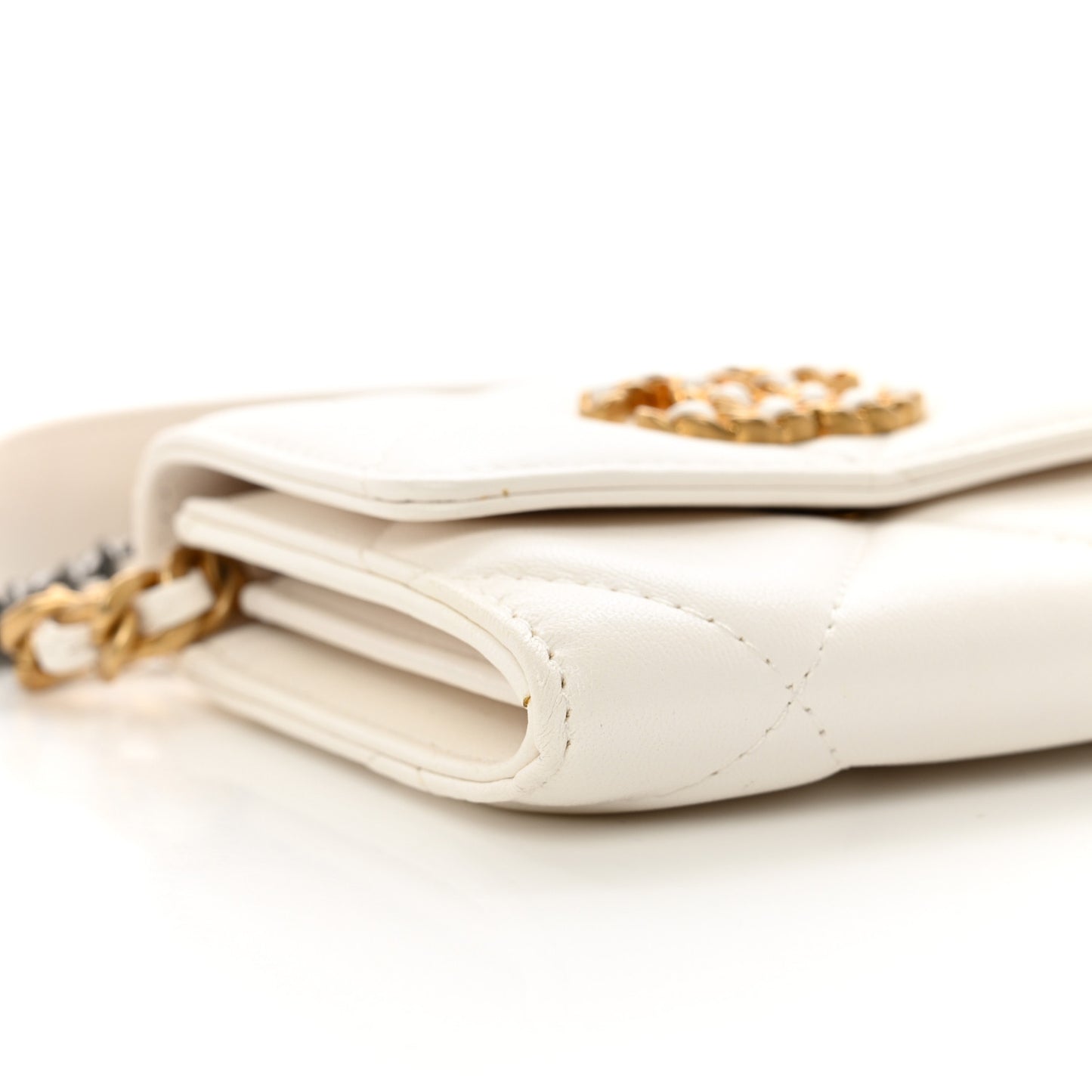Lambskin Quilted Chanel 19 Flap Coin Purse With Chain White