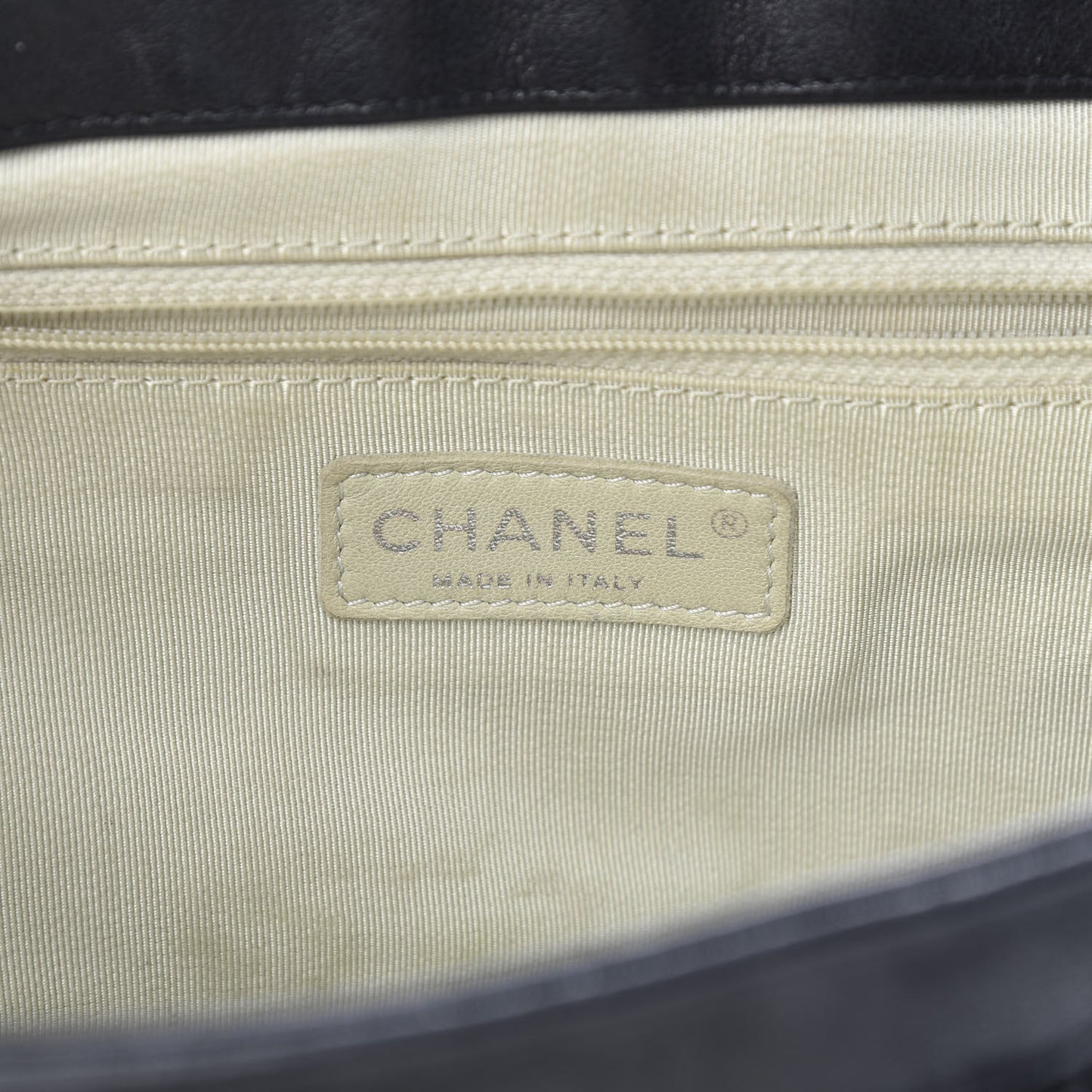 Washed Lambskin Quilted Medium Chain Around Messenger Black