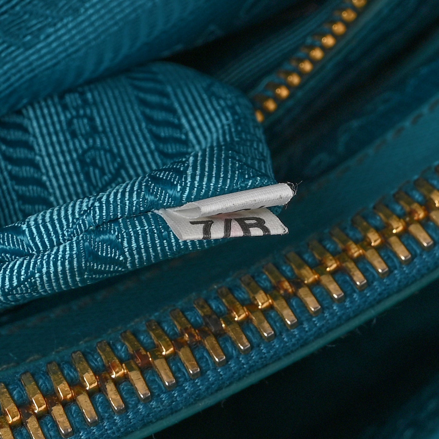 Saffiano Lux Parabole Tote Turchese