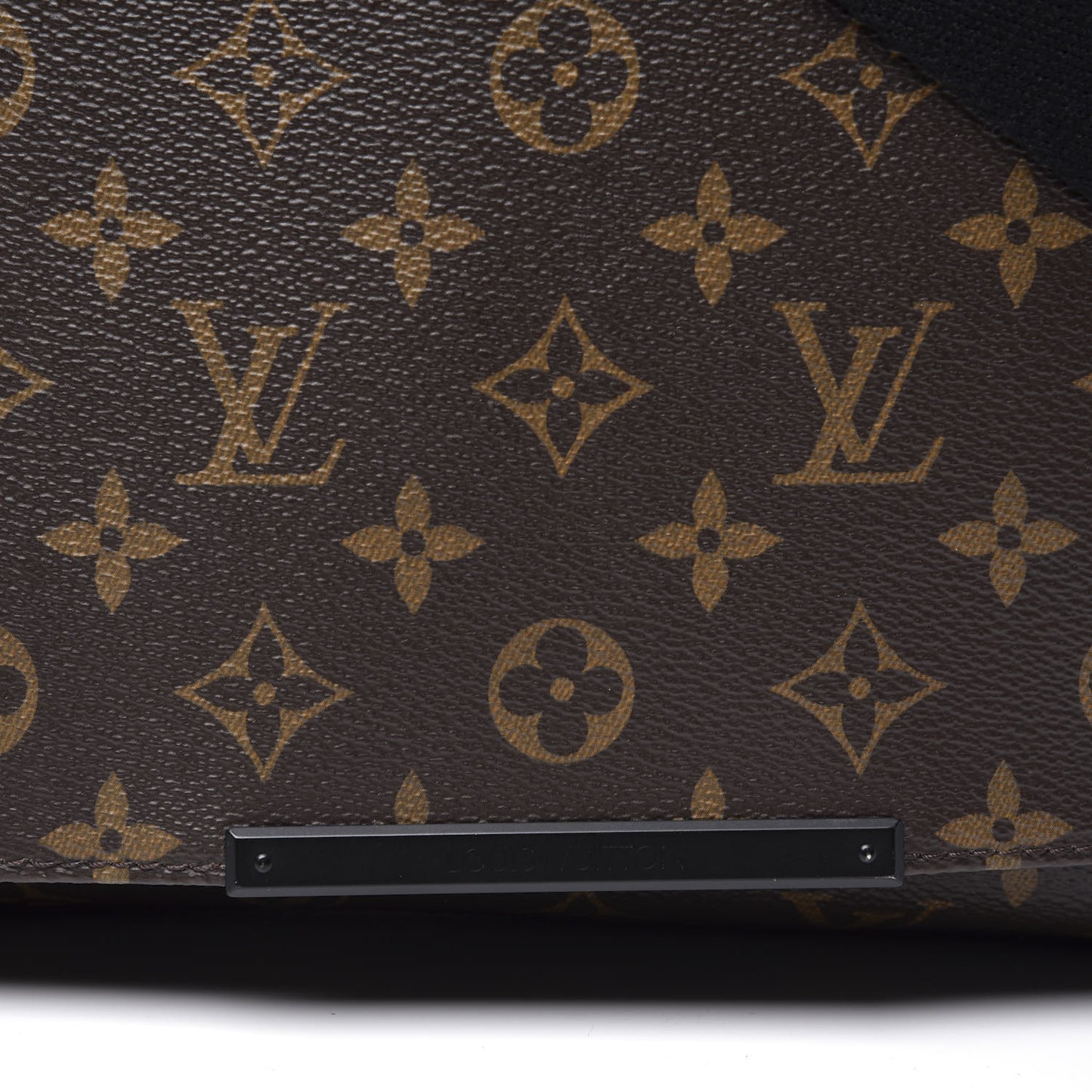 Monogram Macassar District MM