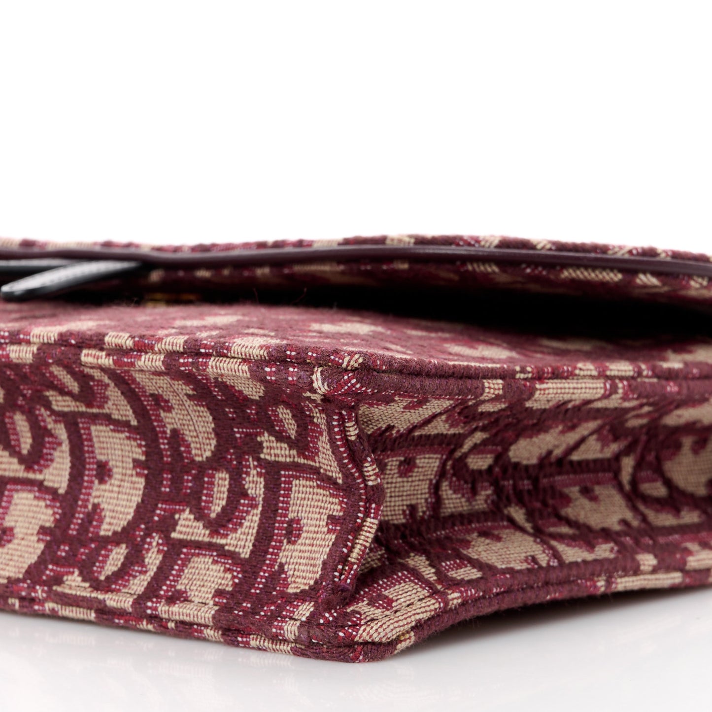 Oblique Saddle Chain Pouch Burgundy