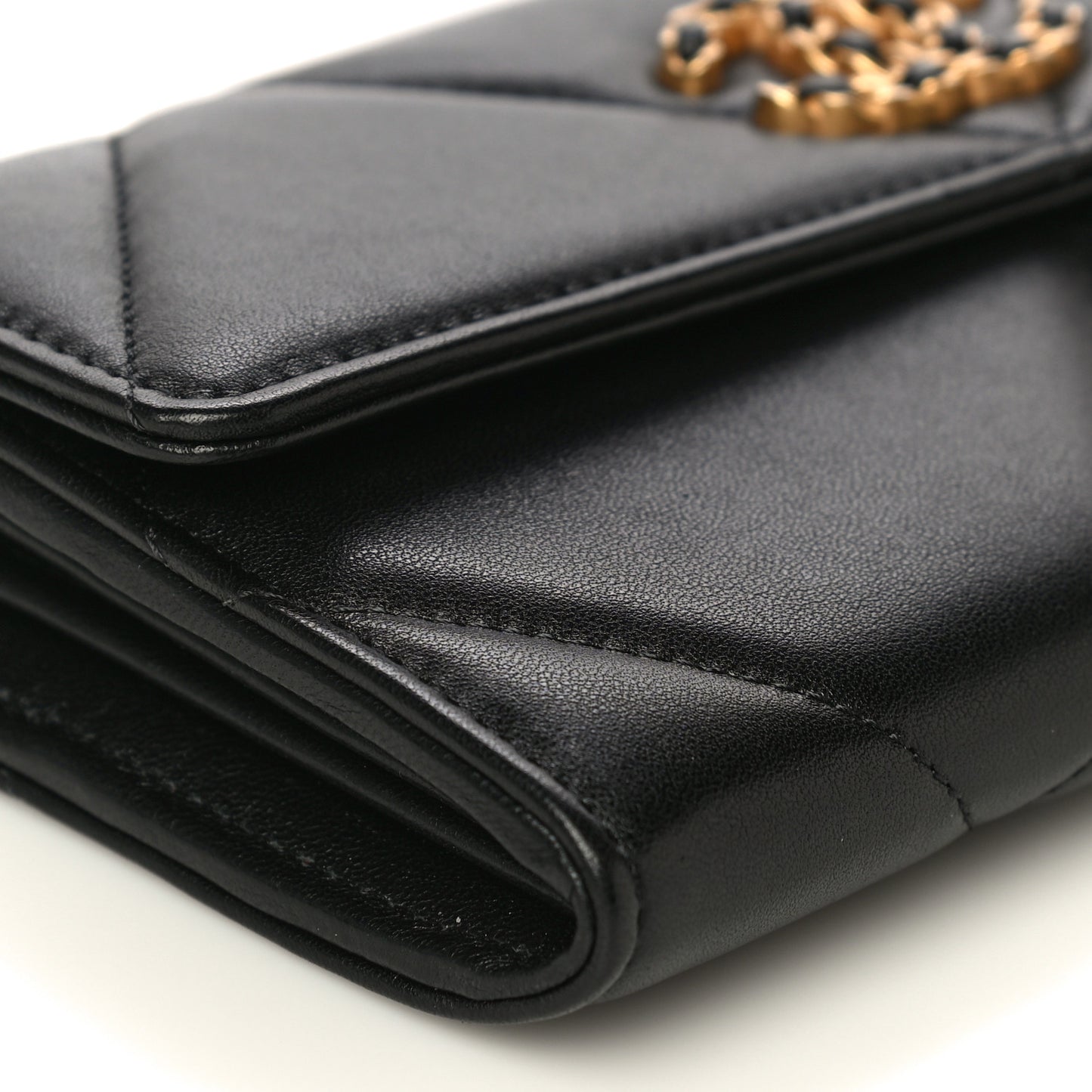 Lambskin Quilted Chanel 19 Flap Wallet Black