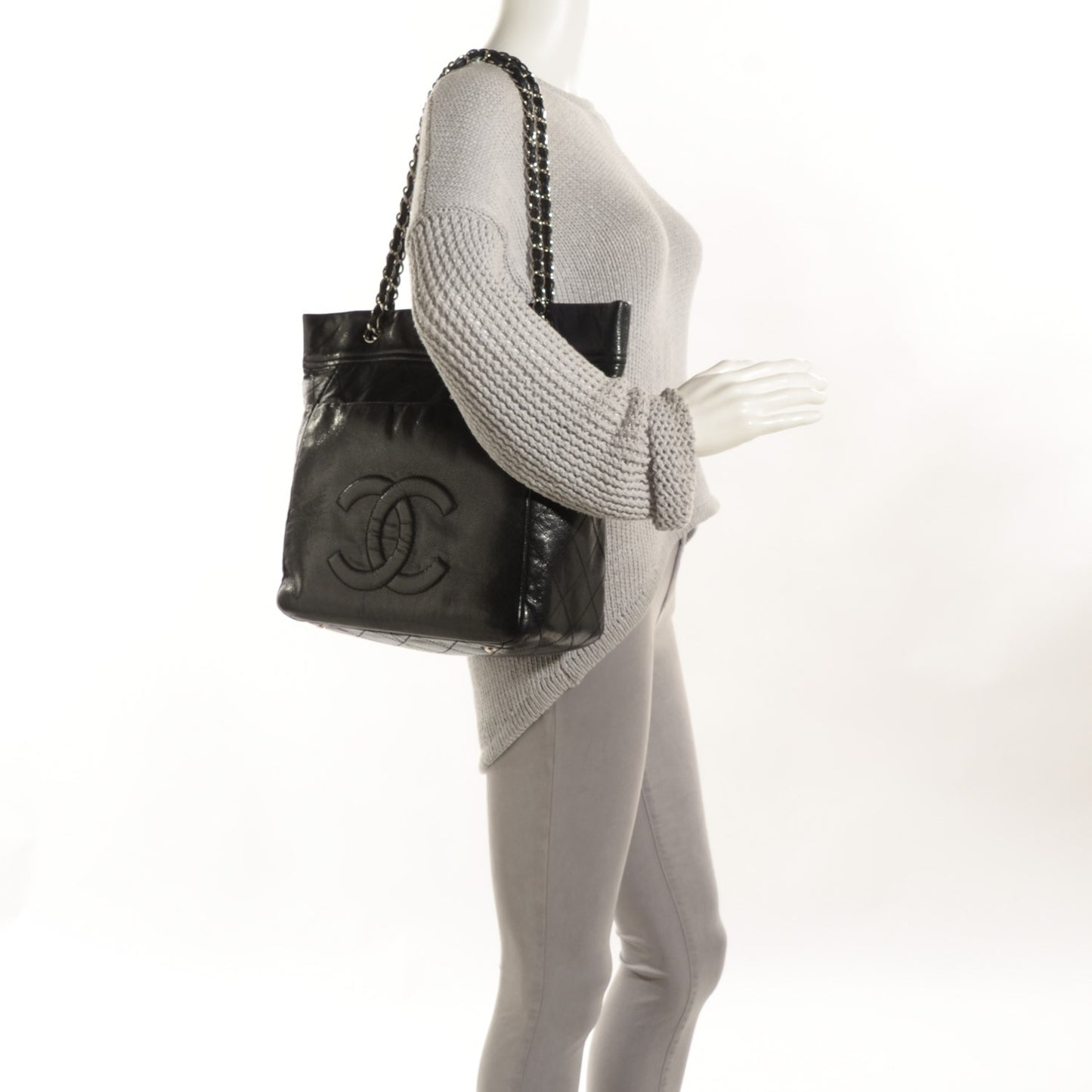 Soft Caviar Large Timeless CC Shoulder Bag Black