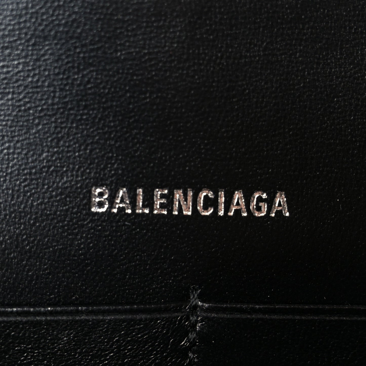 Shiny Calfskin Monochrome Crocodile Embossed Hourglass Chain Bag Black