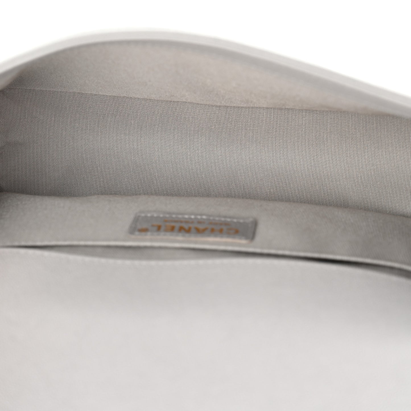 Caviar Quilted Medium Boy Flap Light Grey