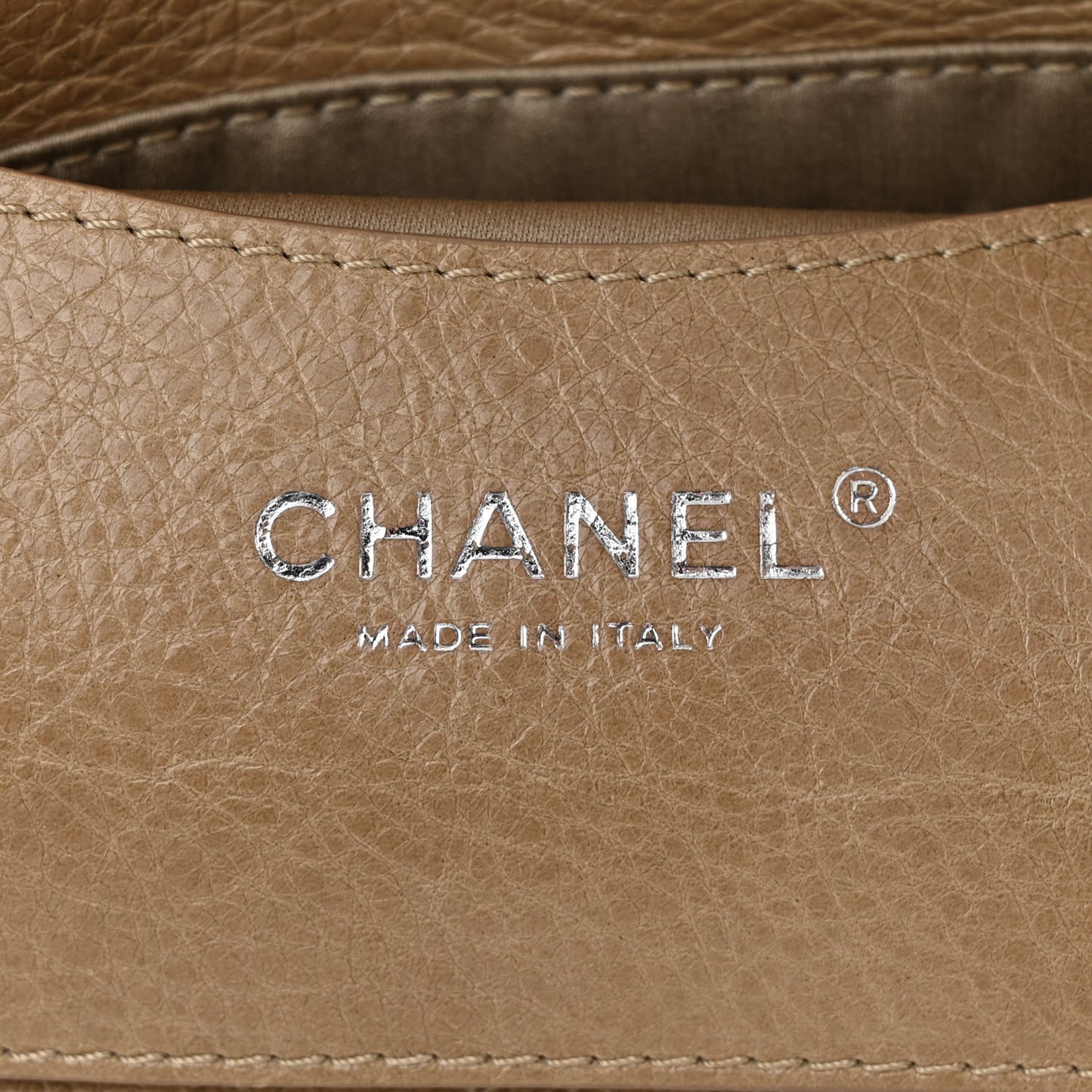 Glazed Calfskin Stitched On The Road Flap Dark Beige