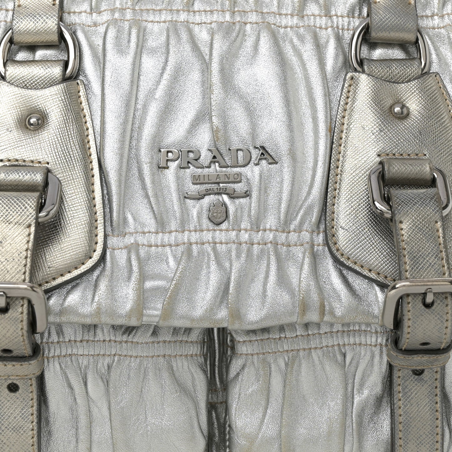 Metallic Nappa Gaufre Messenger Tote Argento