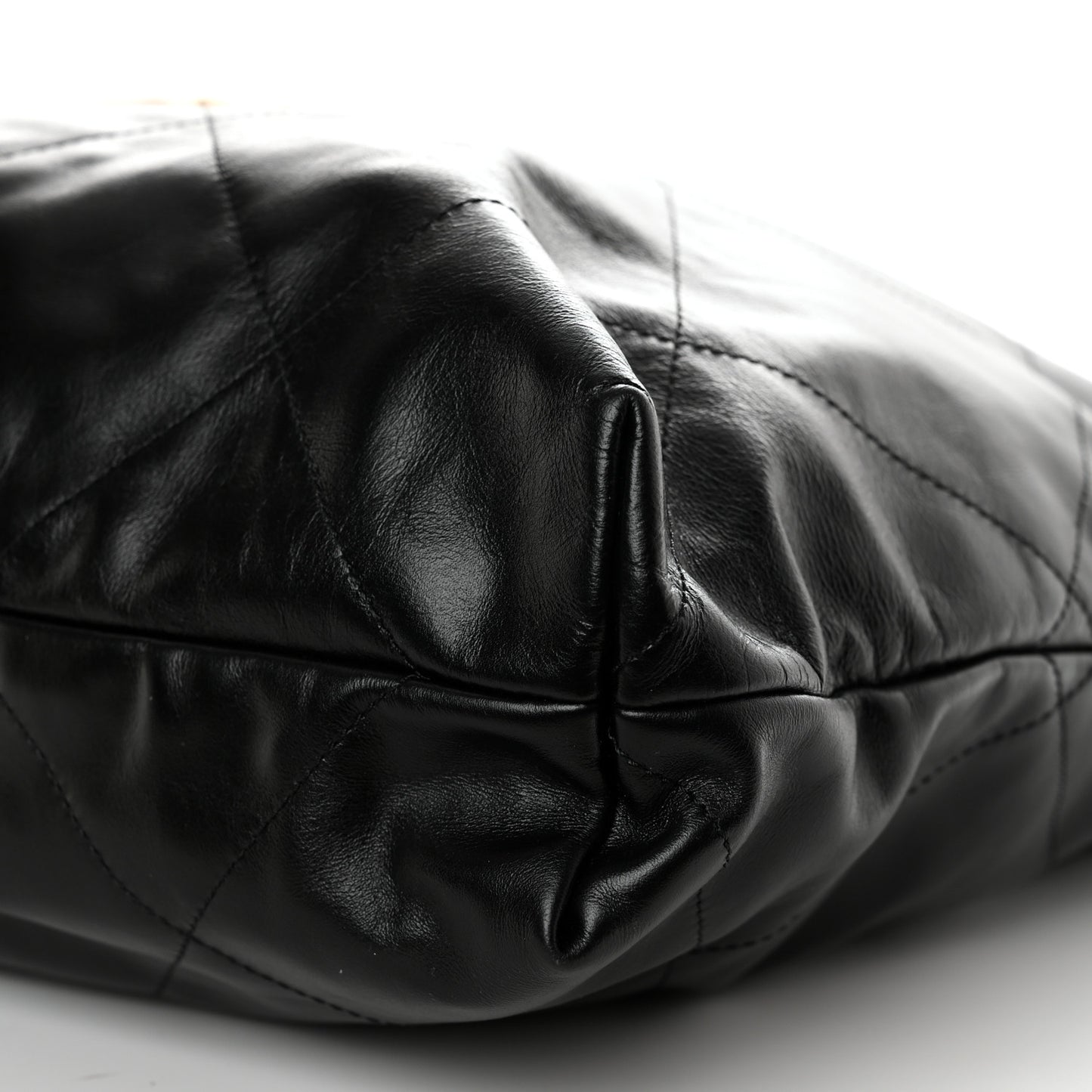 Shiny Calfskin Quilted Chanel 22 Black