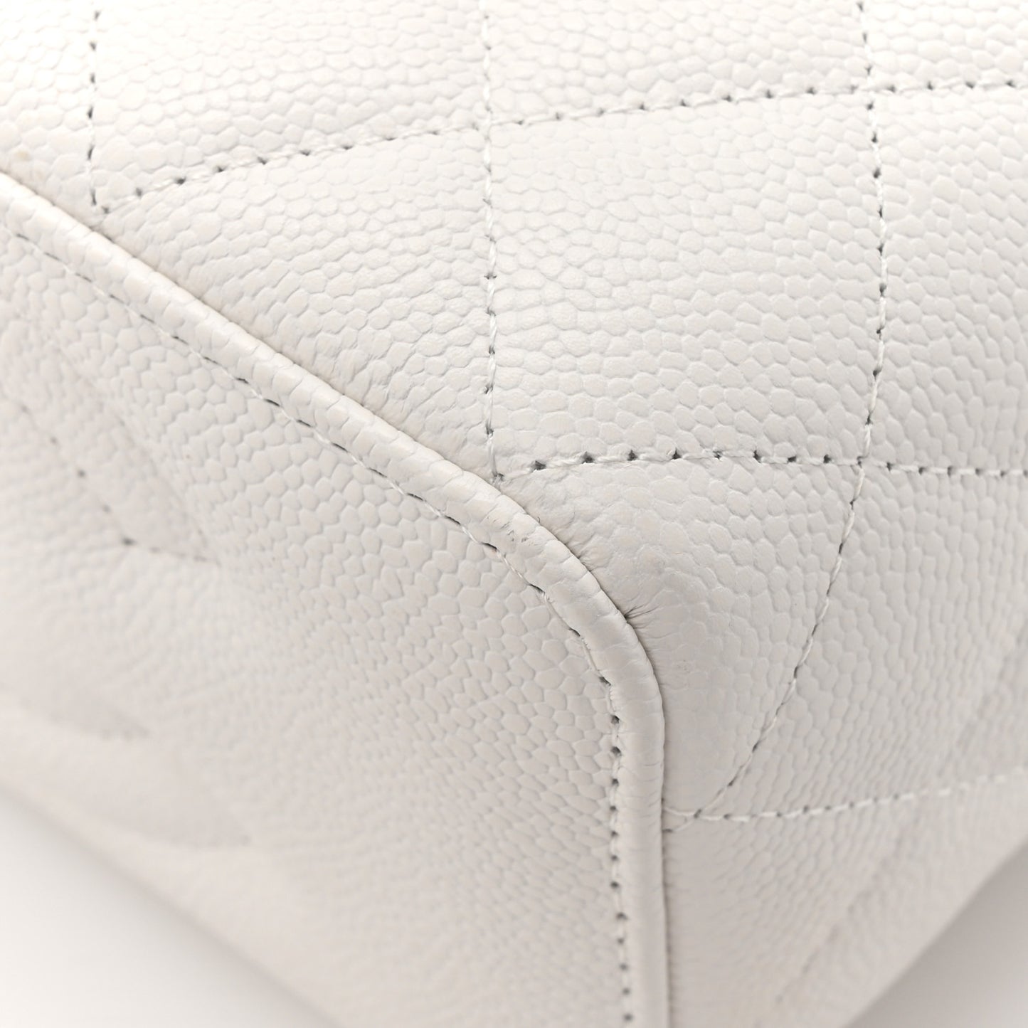 Caviar Quilted Sweetheart Vanity Case White
