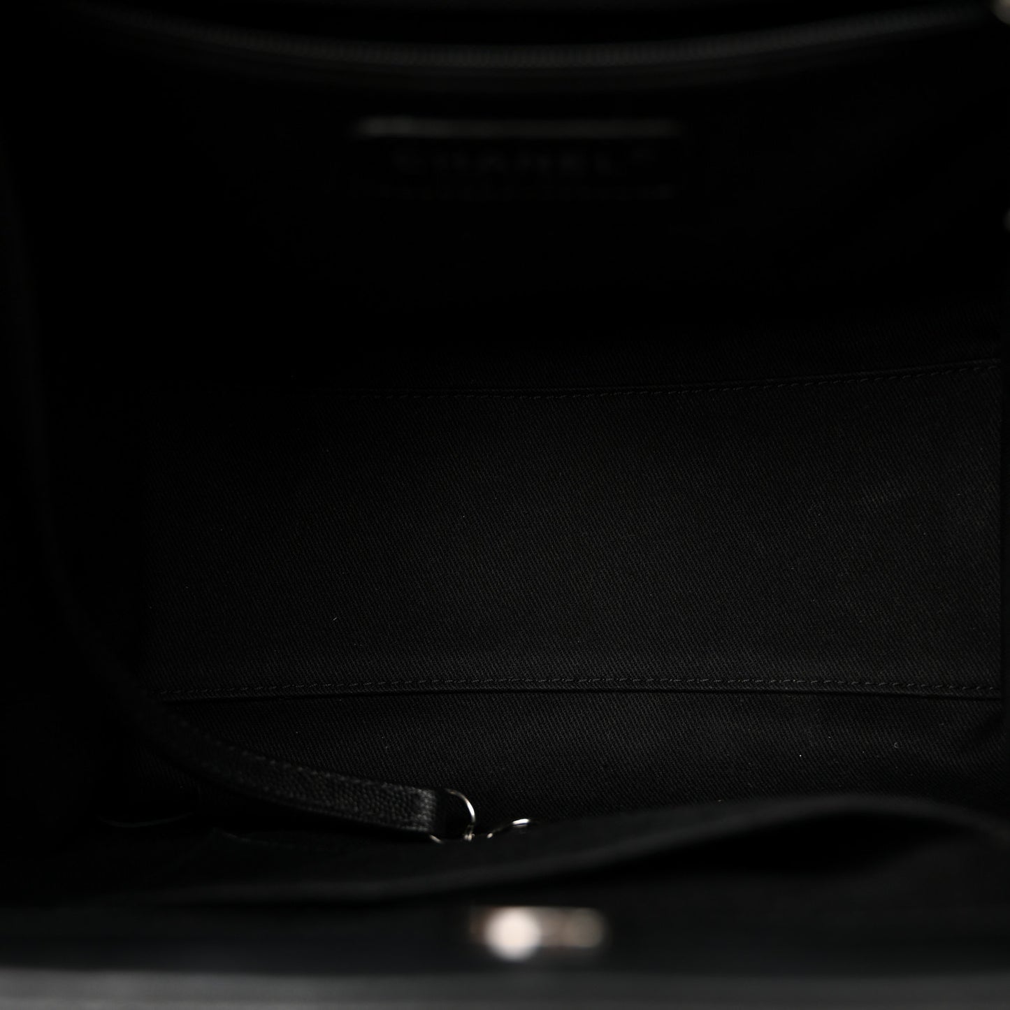 Caviar Quilted Medium CC Bucket Bag Black