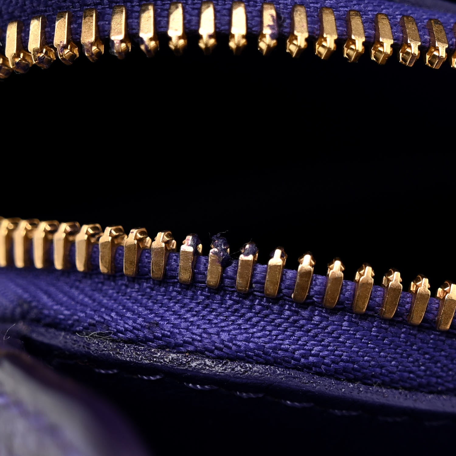 Louis Vuitton Ostrich Montaigne MM Amethyste 11 of 13