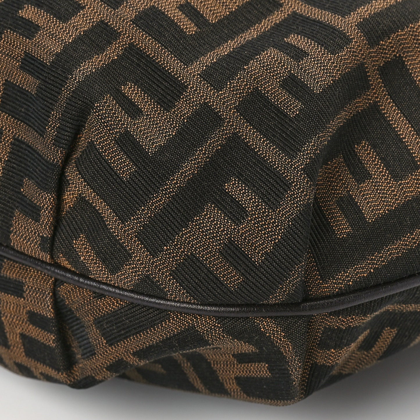 Zucca Small Chef Chain Hobo Tobacco