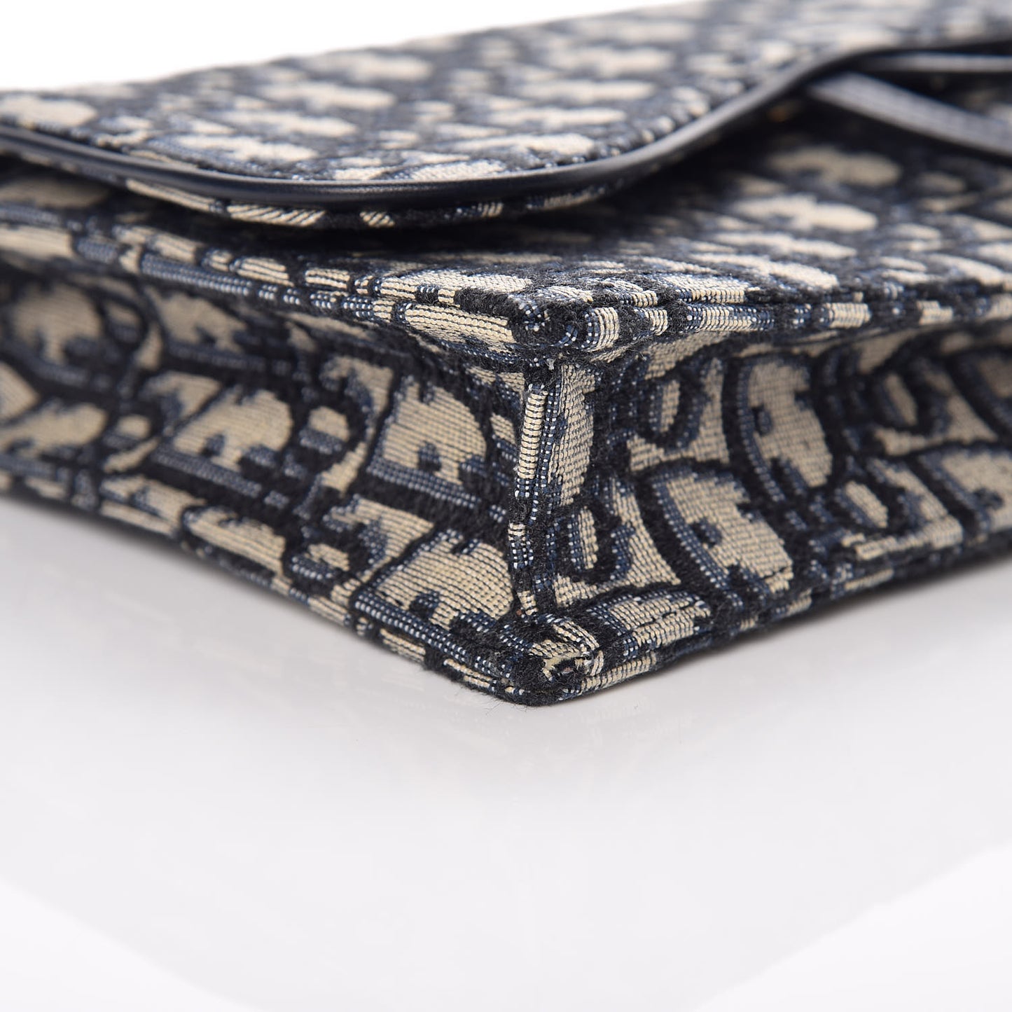 Oblique Saddle Chain Pouch Blue