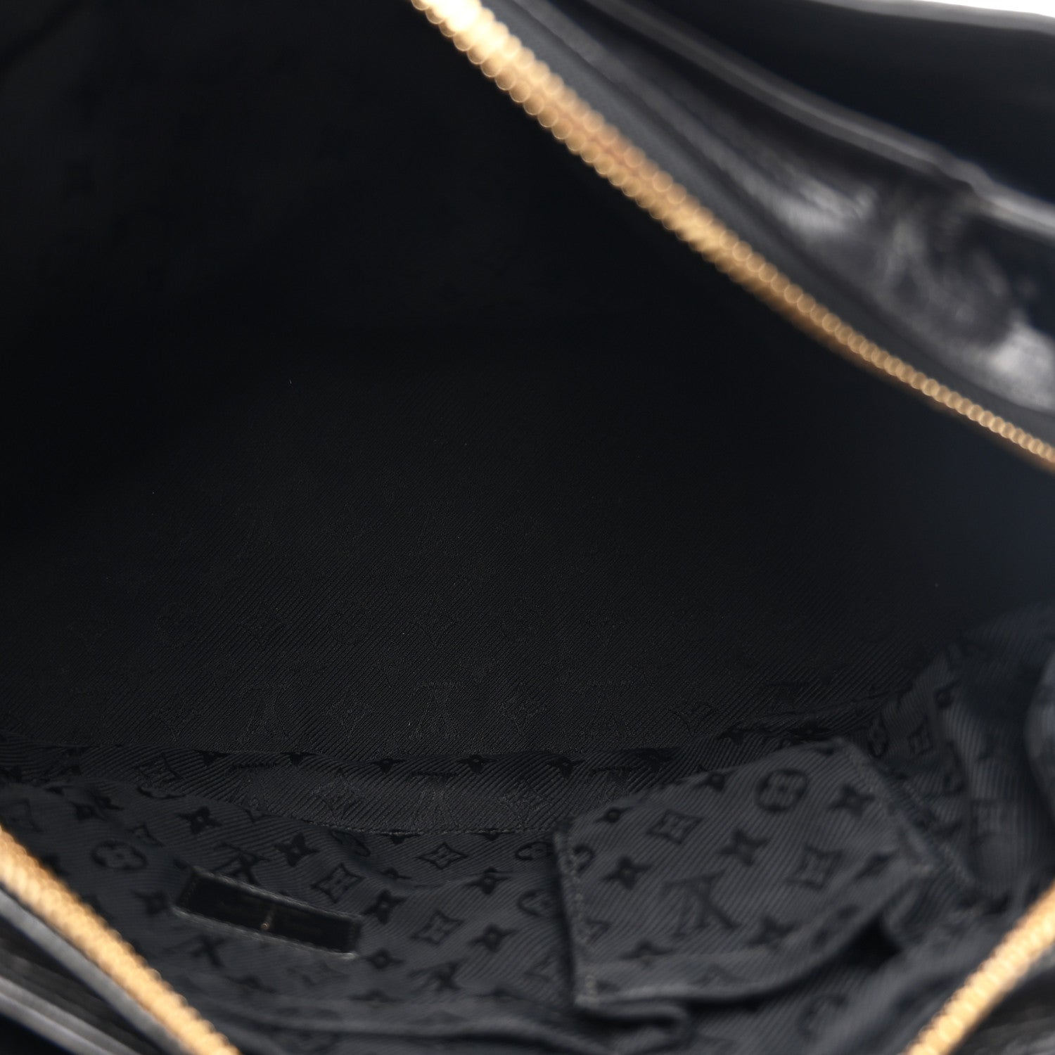 Louis Vuitton Lambskin Riveting Black 5 of 9