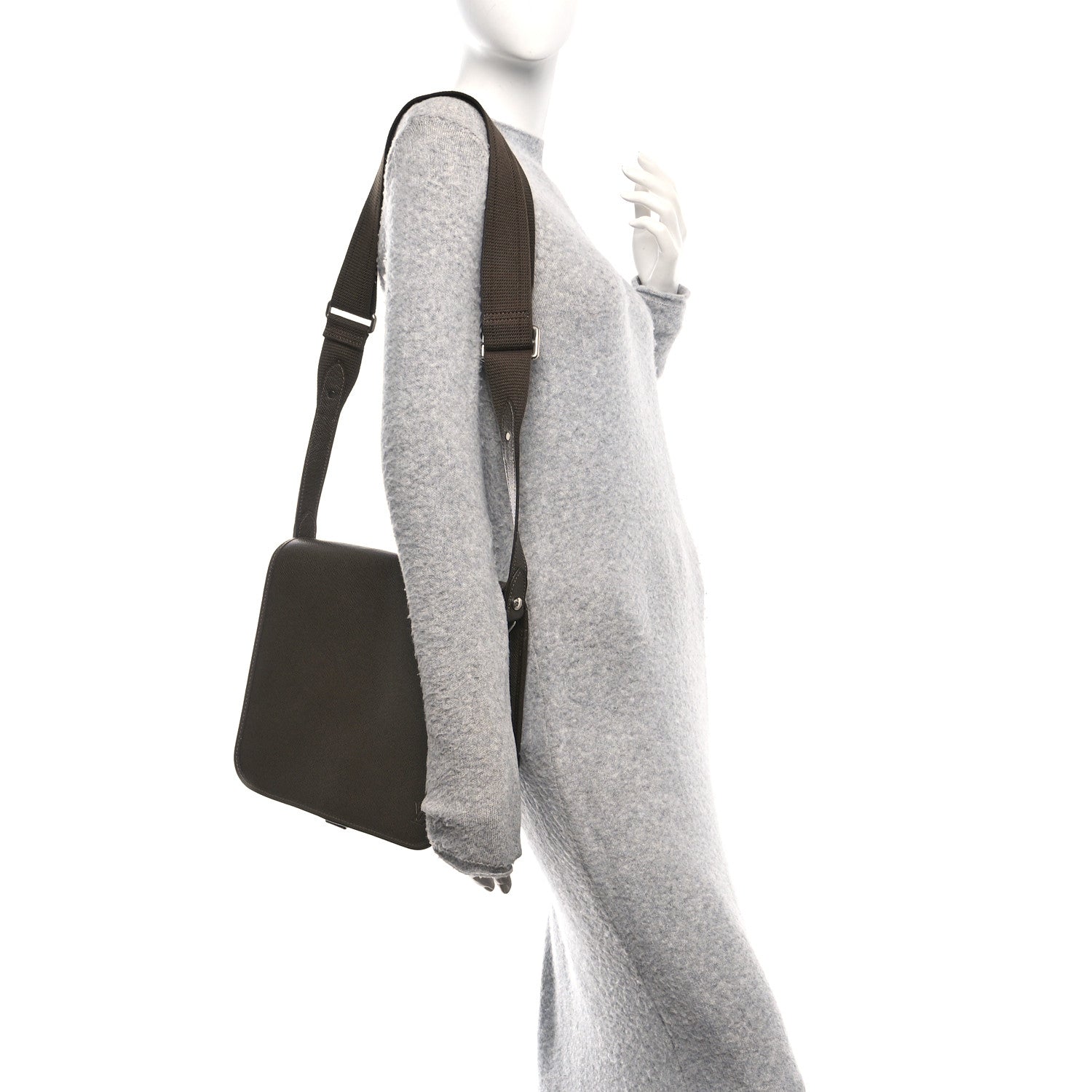 Louis Vuitton Taiga Andrei Messenger Bag Grizzli 2 of 11