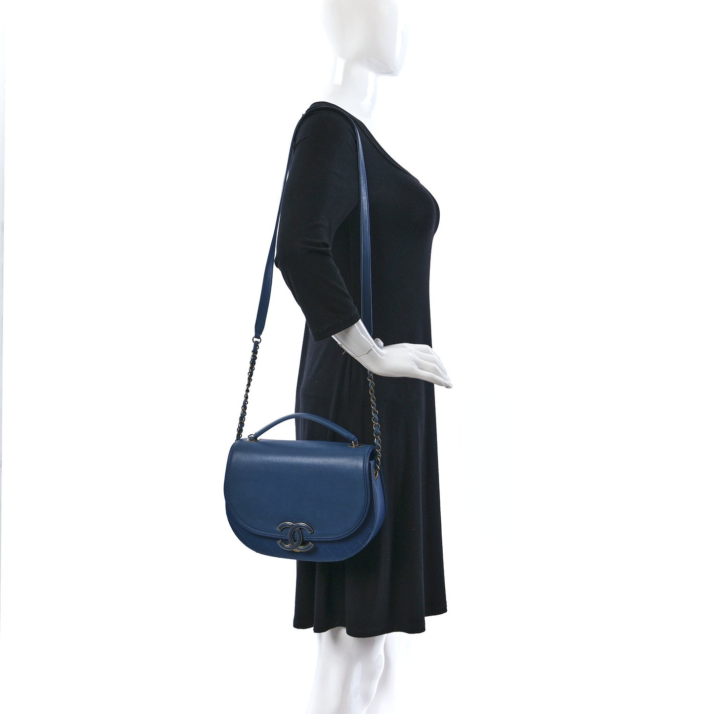 Shiny Calfskin Goatskin Quilted Medium Coco Curve Messenger Flap Navy