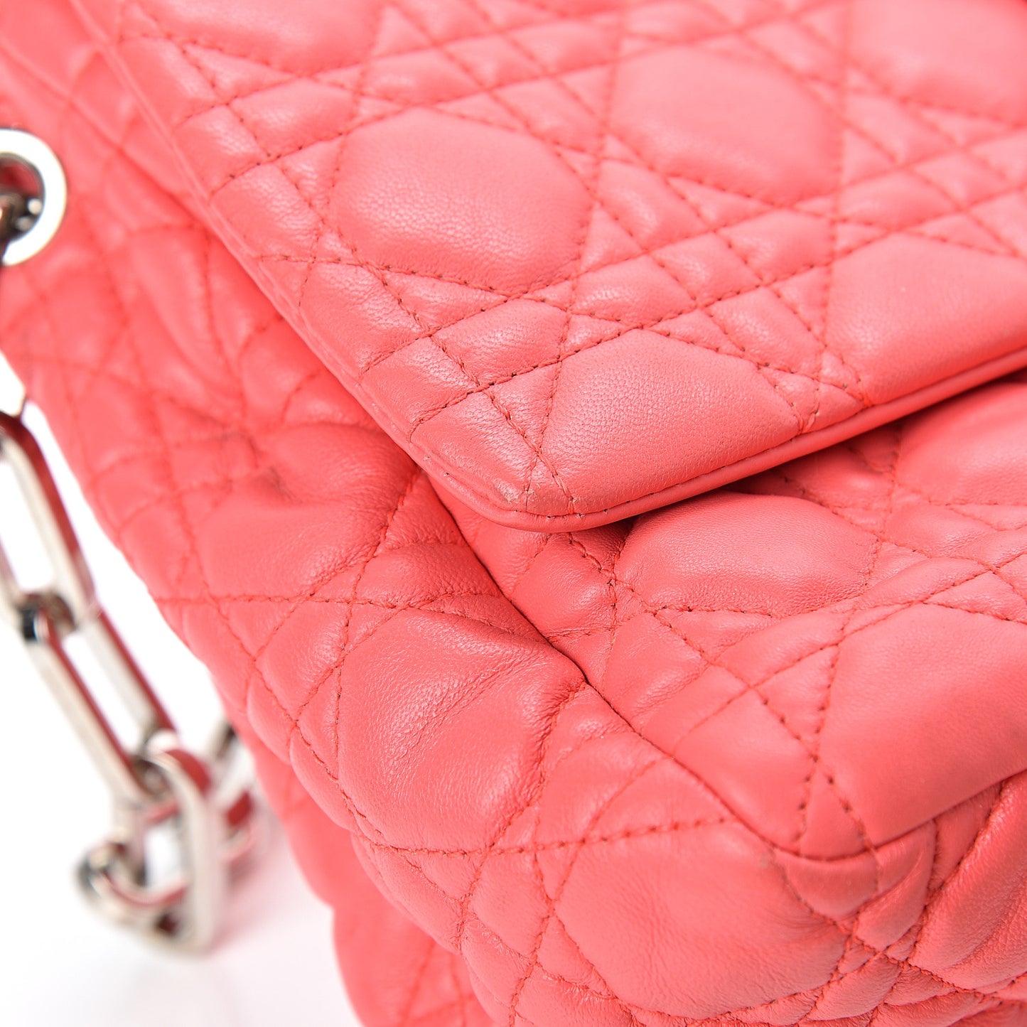 Lambskin Cannage Medium New Lock Flap Corail
