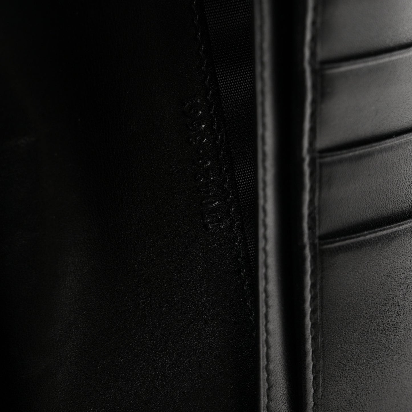 Guccissima Margaux Calfskin Metal Bar Chain Wallet Black