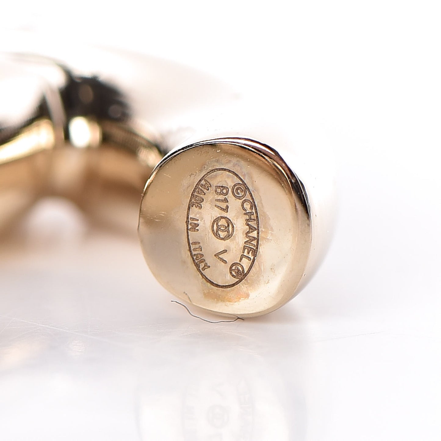 Metal CC Earrings Gold