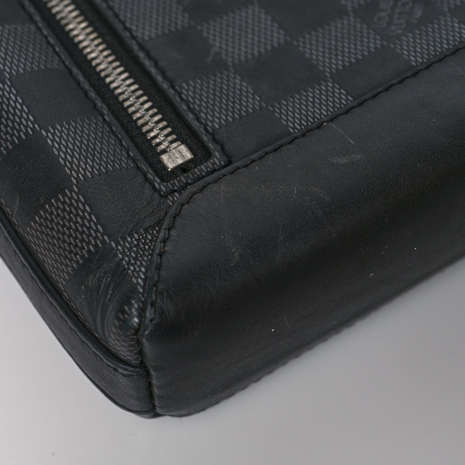 Louis Vuitton Damier Infini Discovery Messenger BB Onyx 10 of 11