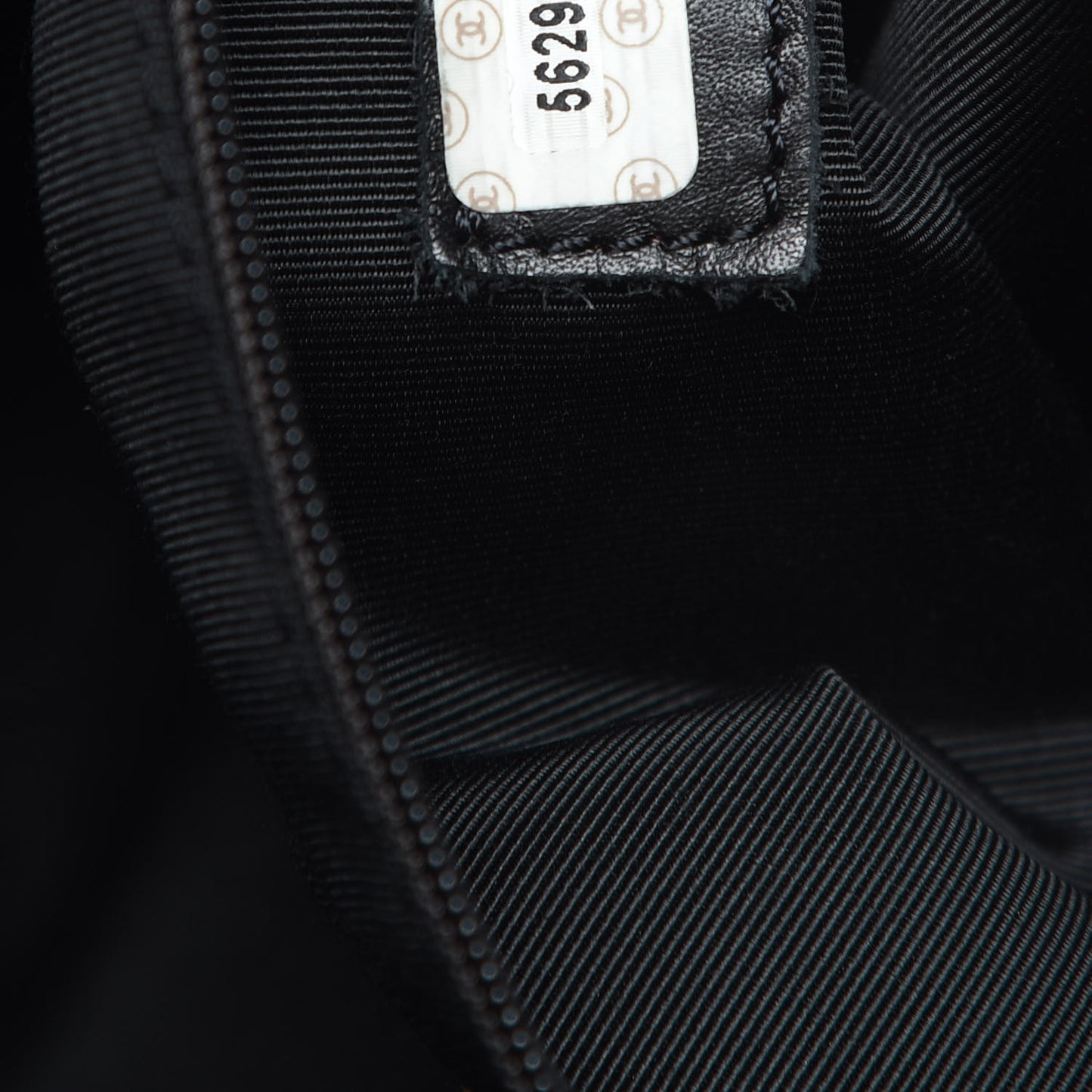 Caviar Shoulder Bag Black