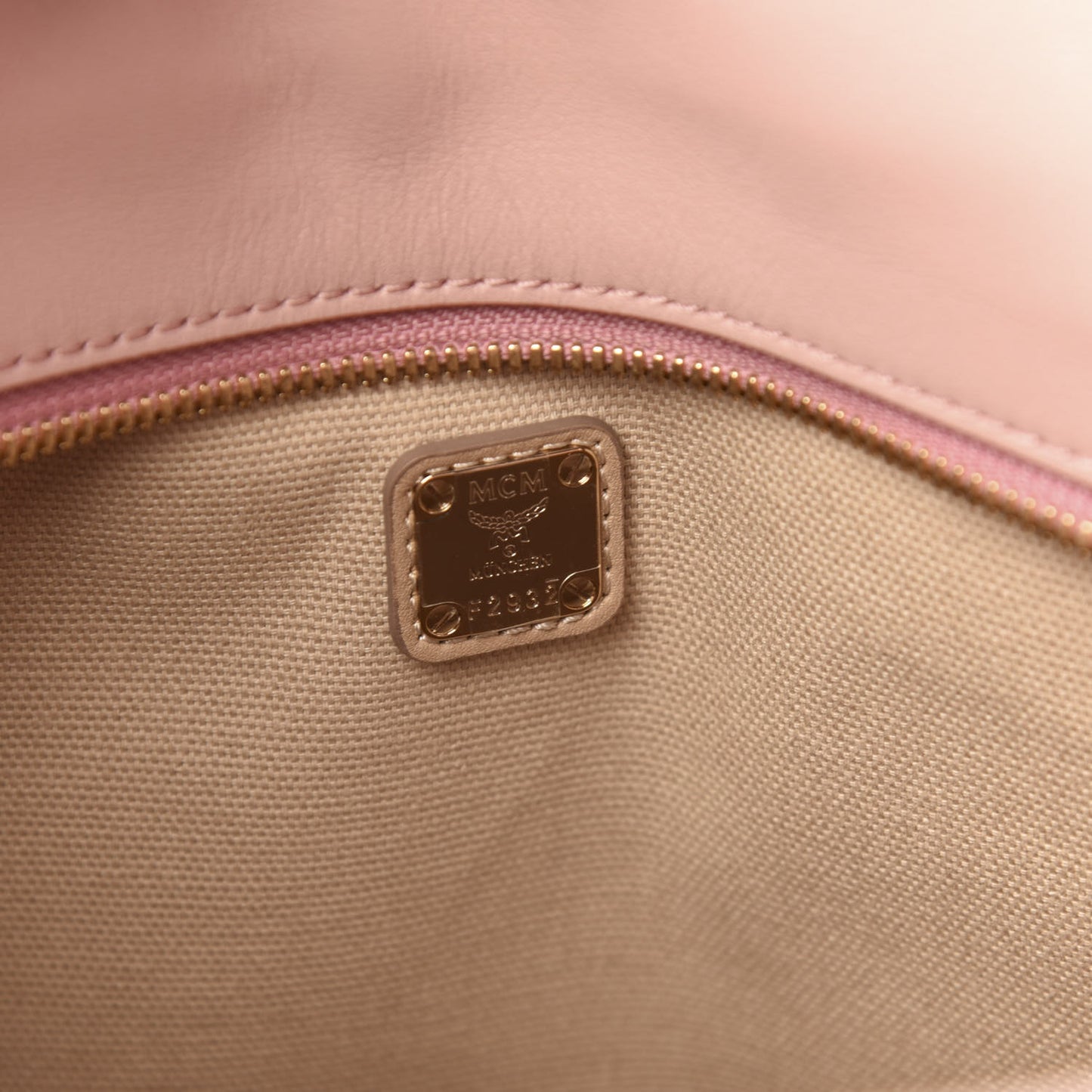 Visetos Medium Rabbit Top Zip Shopper Tote Light Pink