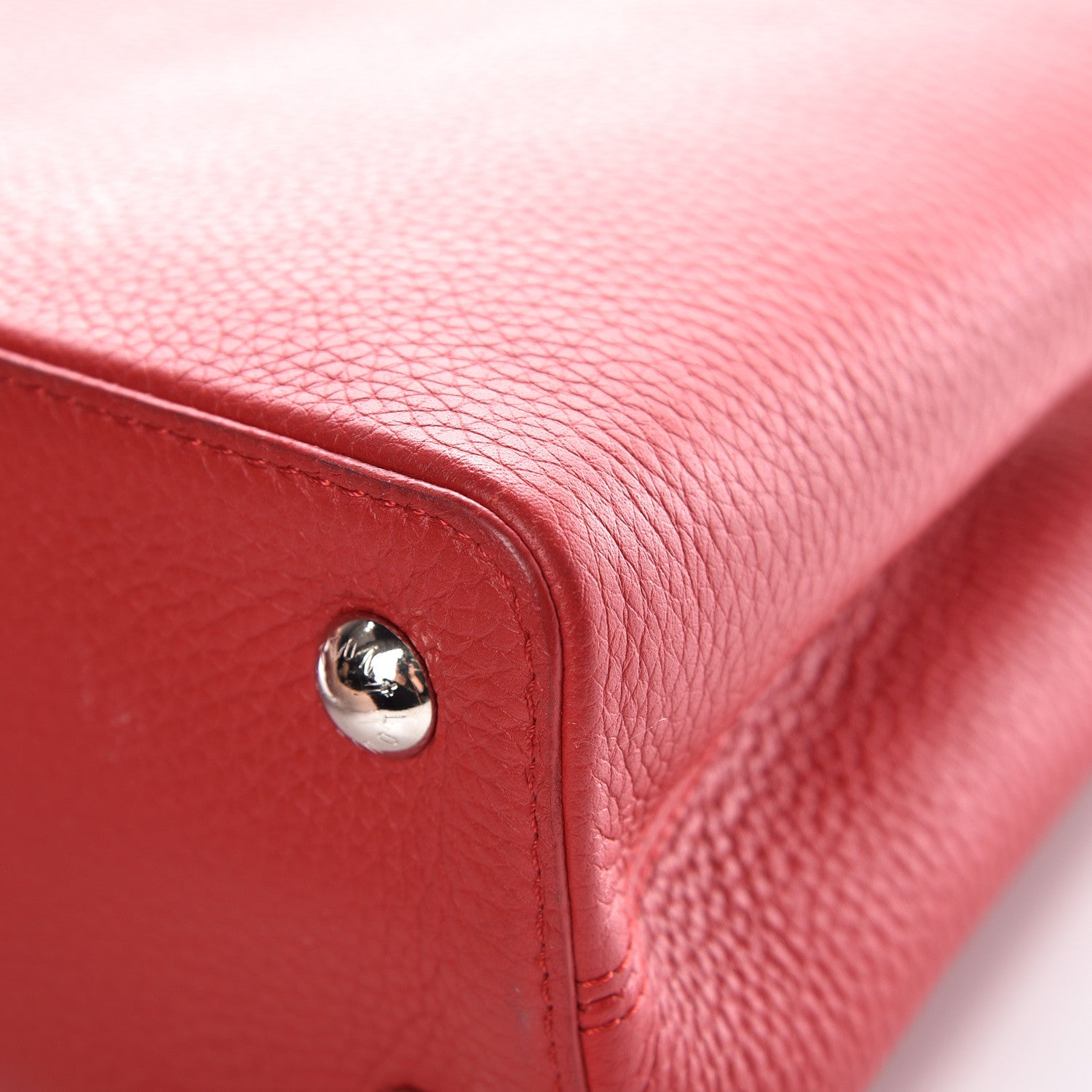 Louis Vuitton Taurillon Capucines PM Rubis 11 of 21