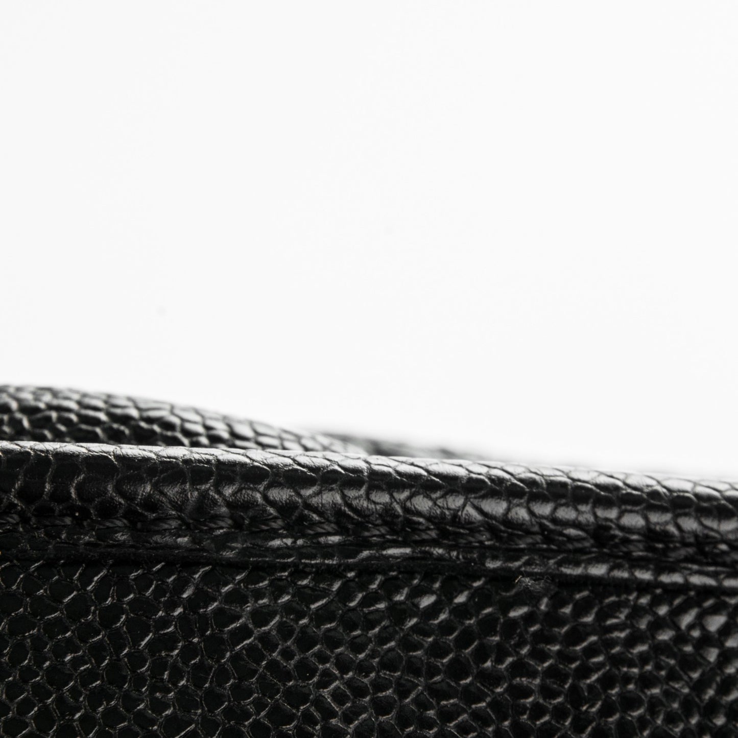 Grained Calfskin Medium Natural Beauty Flap Black