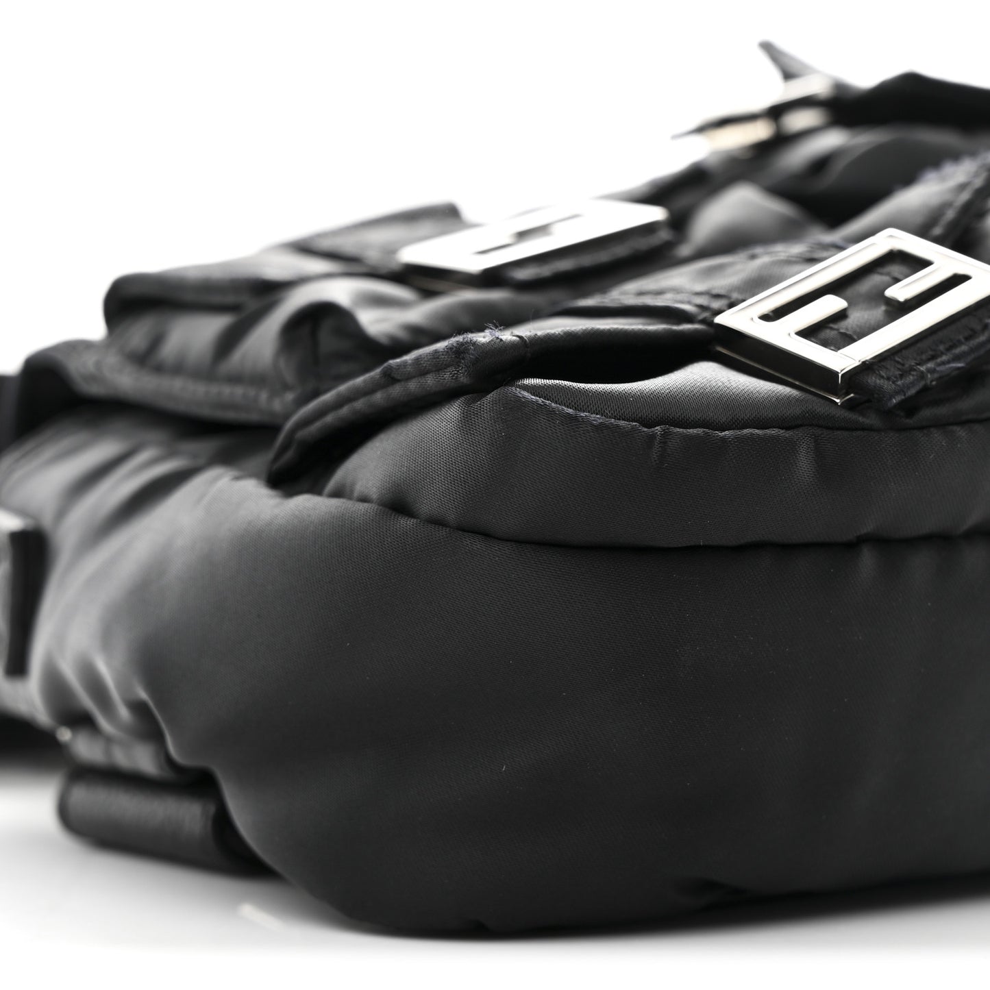 Econyl Cuoio Romano Multipocket Baguette Black