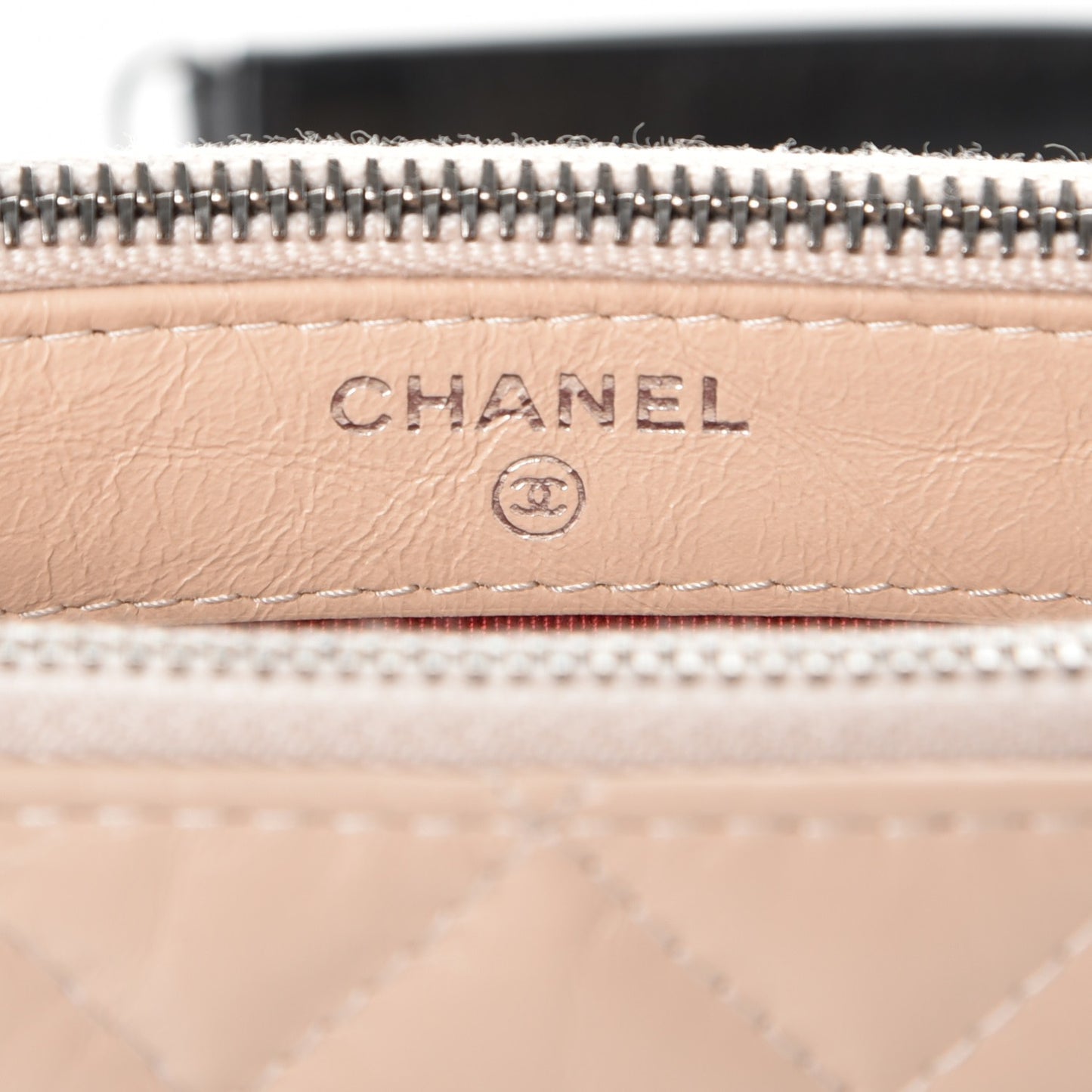 Aged Calfskin Quilted Small Gabrielle Clutch With Chain Beige Black