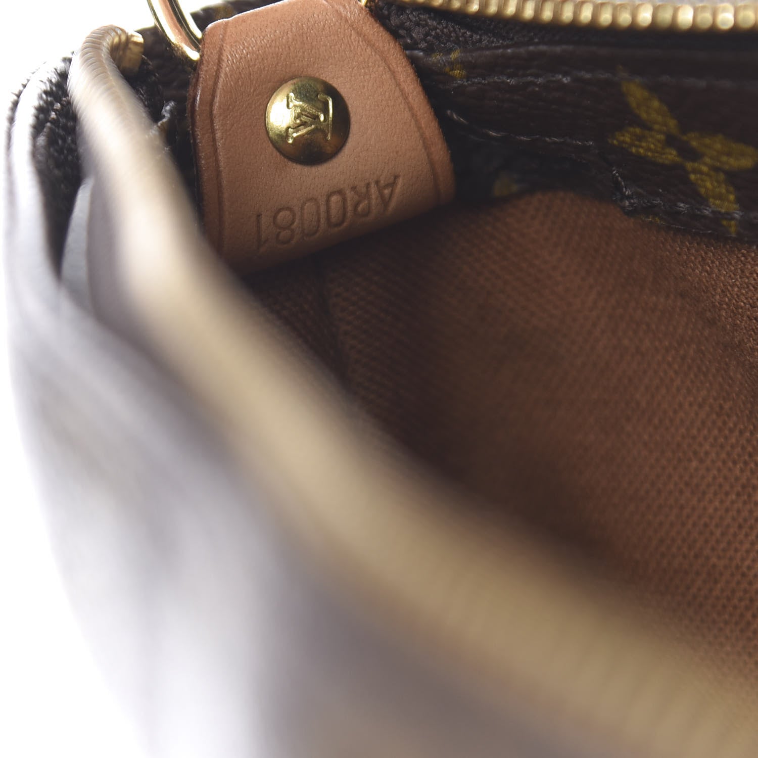Louis Vuitton Monogram Cabas Mezzo 7 of 11