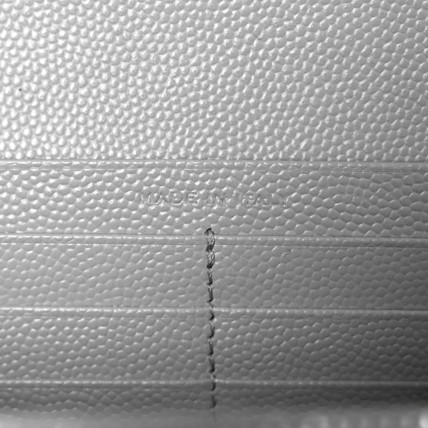Saint Laurent Grain De Poudre Matelasse Chevron Small Monogram Chain Wallet Light Grey 25 of 36