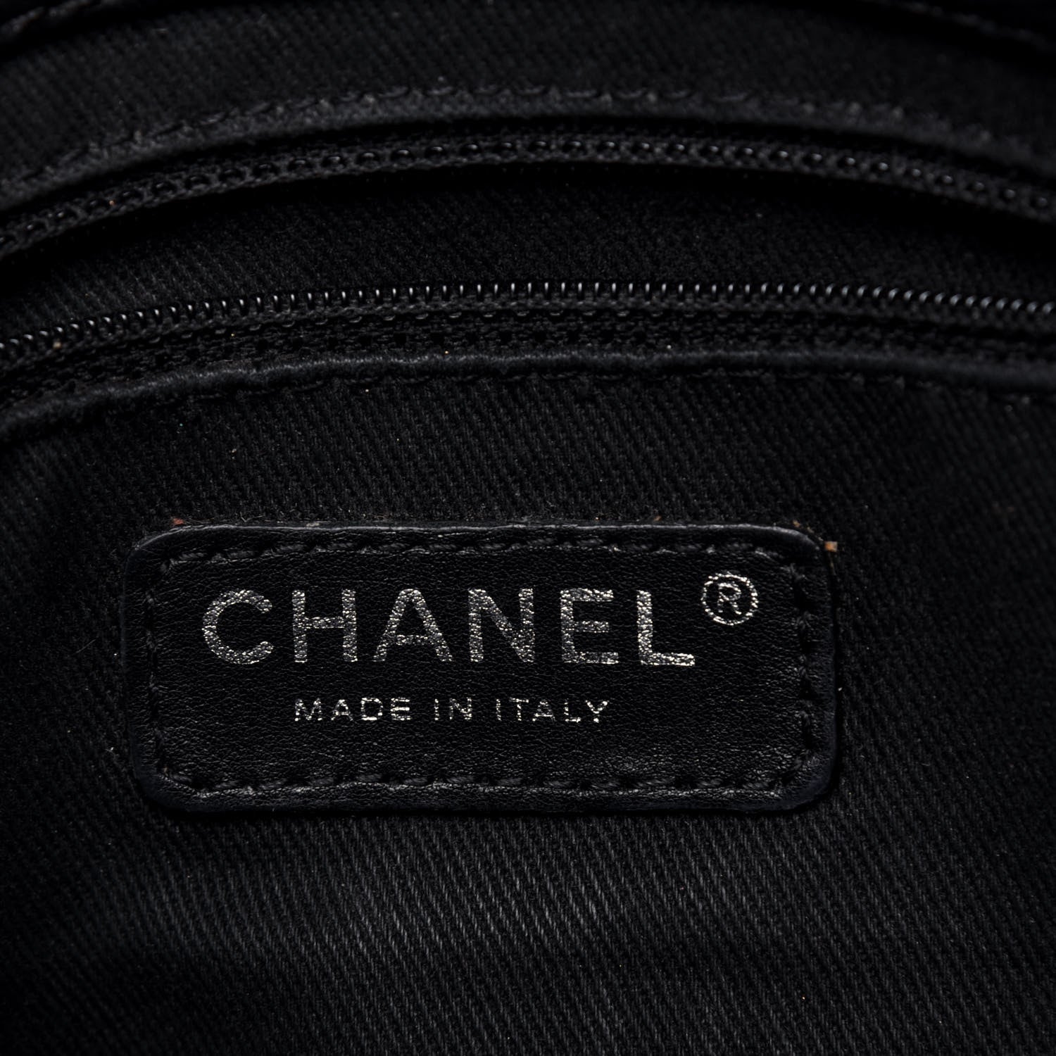 Chanel Calfskin Diamond Stitch Large Messenger Black 6 of 26