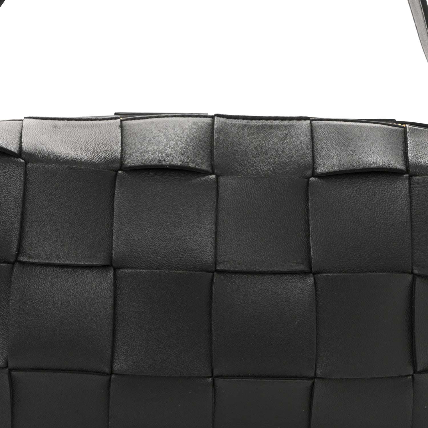 ぶらっくきぃちゃん BOTTEGA VENETA ブラック Men's Intrecciato Biblioteca Bucket in Black | Bottega Veneta SA