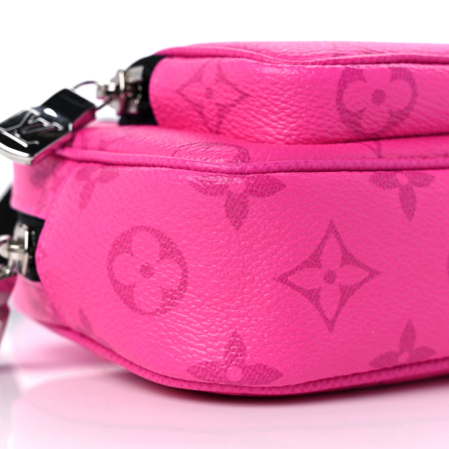 Taigarama Outdoor Pouch Fuchsia