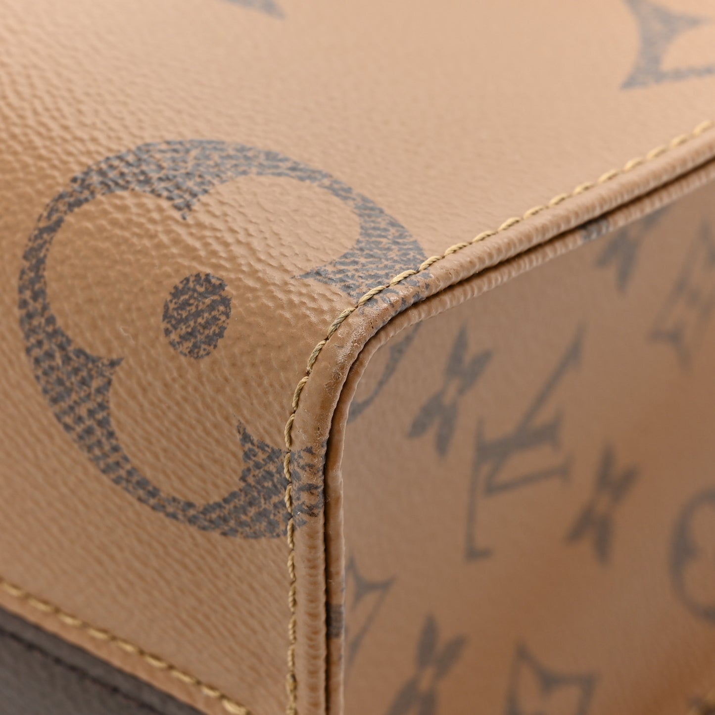 Reverse Monogram Giant Onthego PM
