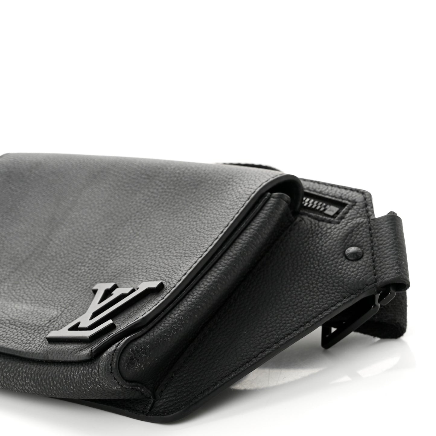 Grained Calfskin Aerogram Slingbag Black