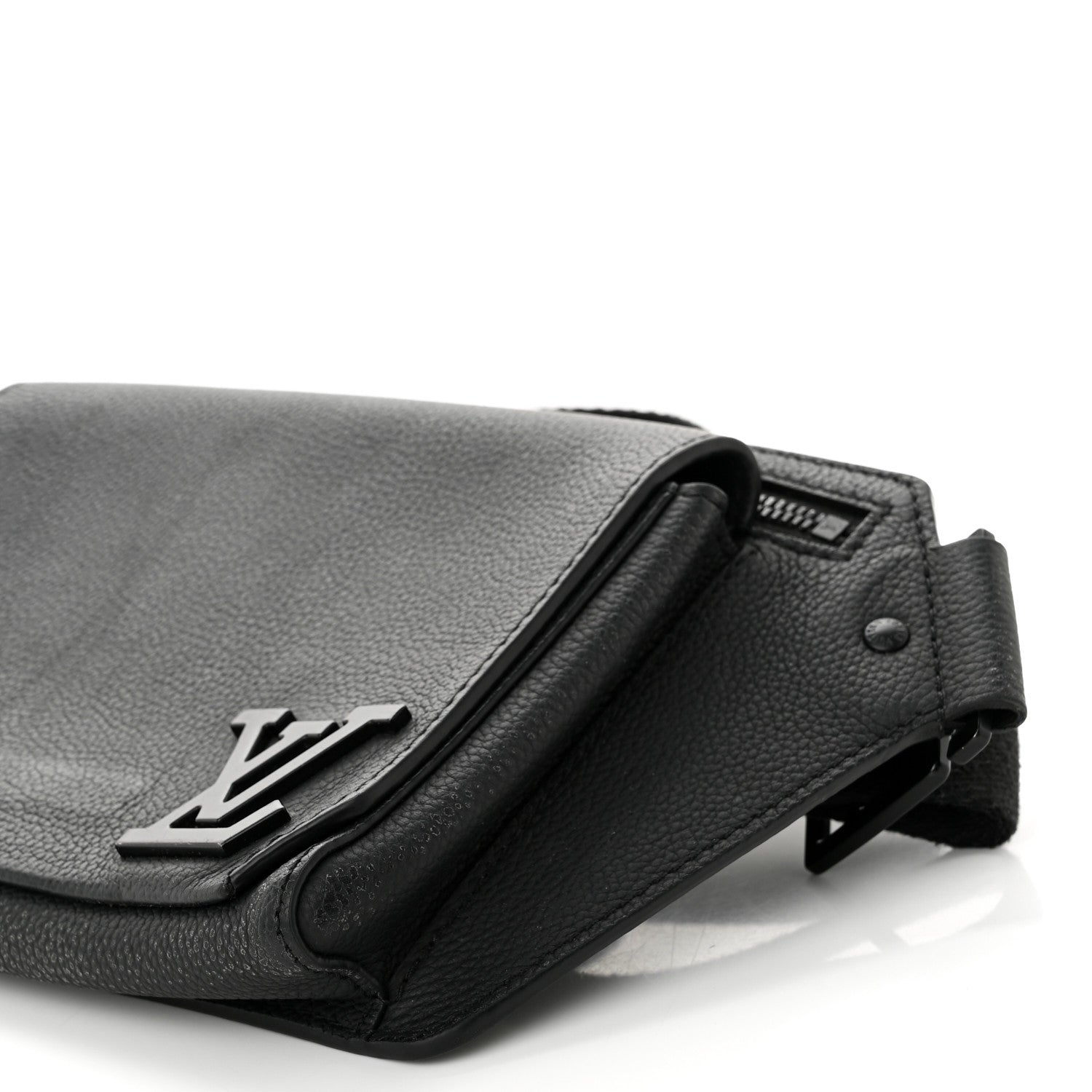 Louis Vuitton Grained Calfskin Aerogram Slingbag Black 9 of 10