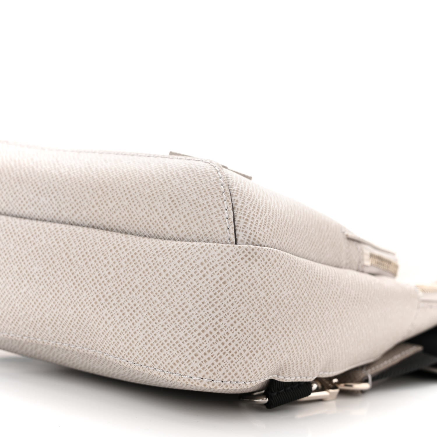 Louis Vuitton Taiga Avenue Sling Bag Gris 9 of 9