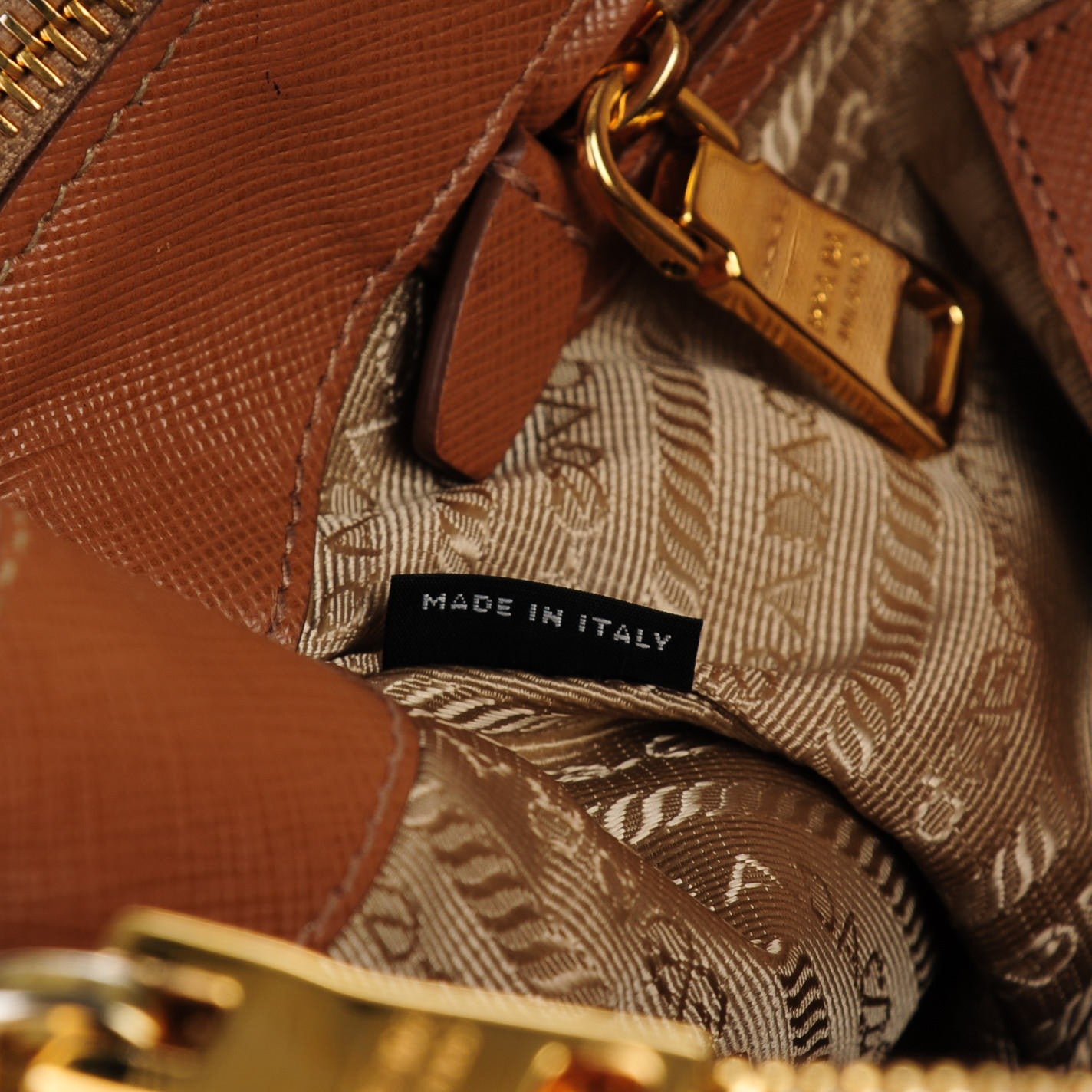 Saffiano Large Galleria Double Zip Tote Caramel