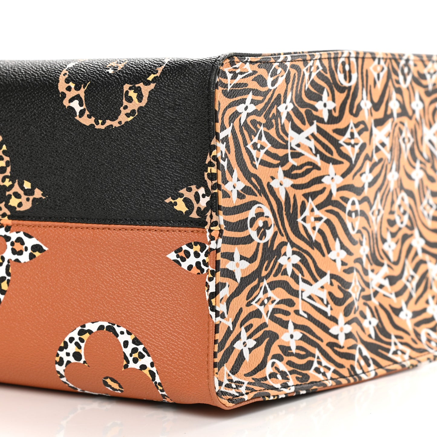 Monogram Giant Jungle Onthego GM Black