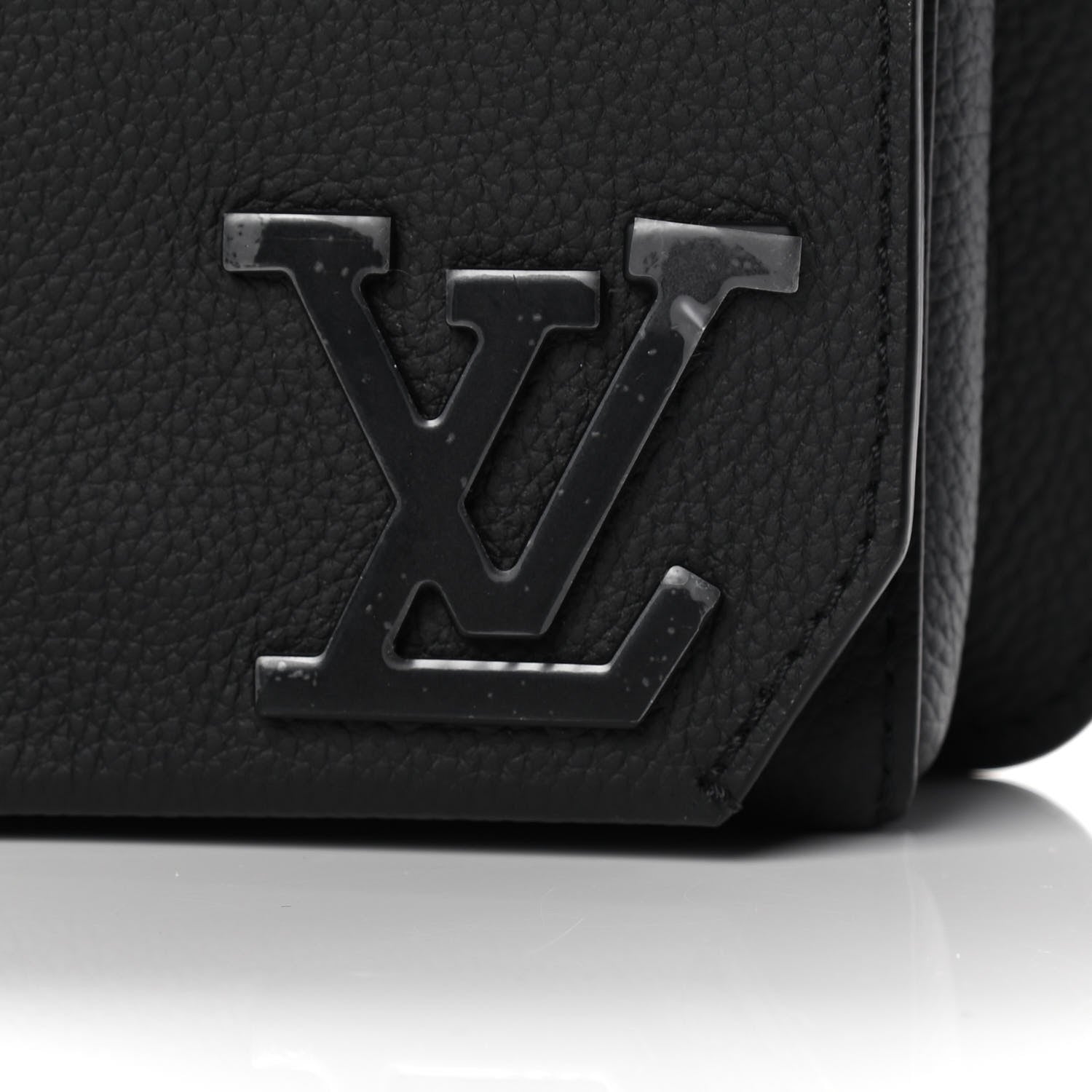 Louis Vuitton Grained Calfskin Aerogram Slingbag Black 5 of 13