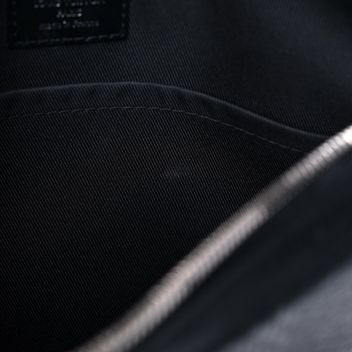 Damier Graphite 3D Trio Messenger