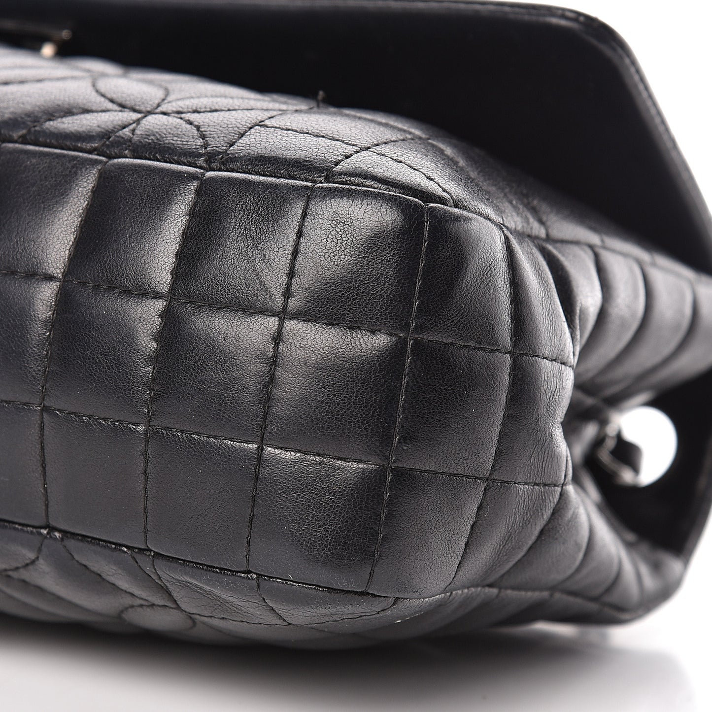 Lambskin Quilted Lady Graphic Flap Black