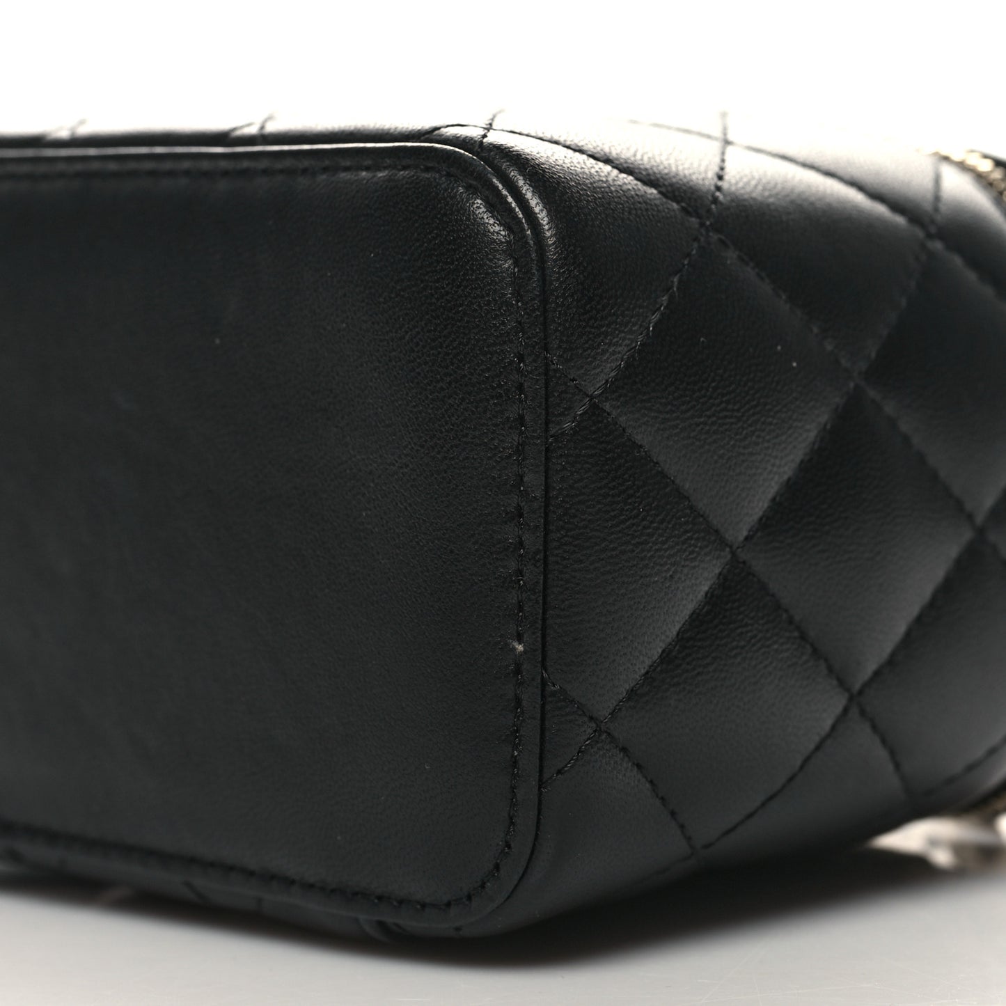 Lambskin Quilted Small Top Handle Vanity Case With Chain Black